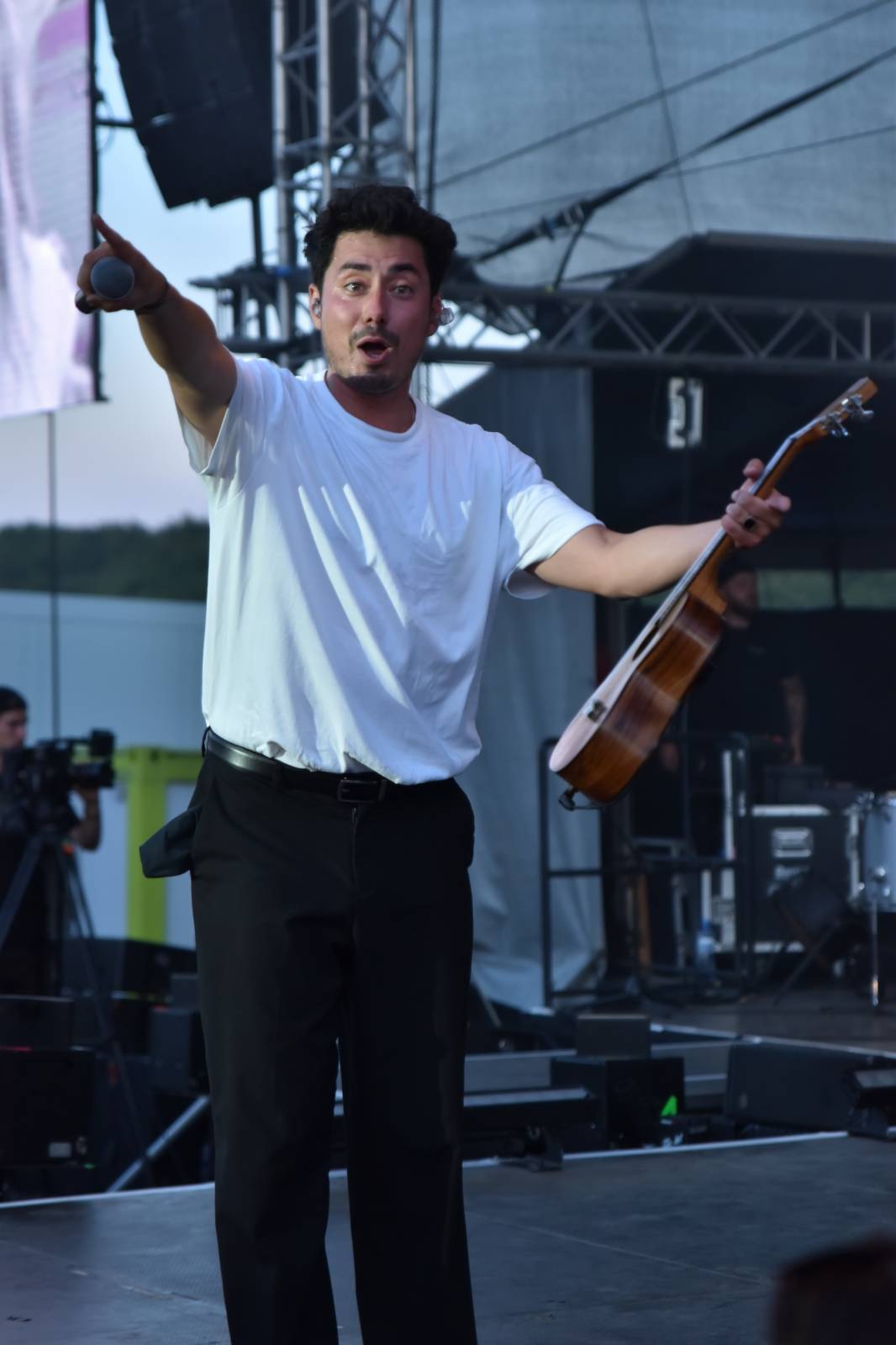 Na Točníku fanoušky zkropili hasiči. Do rozpáleného kotle zamířil Tomáš Klus, zahráli i Dymytry a Kabát