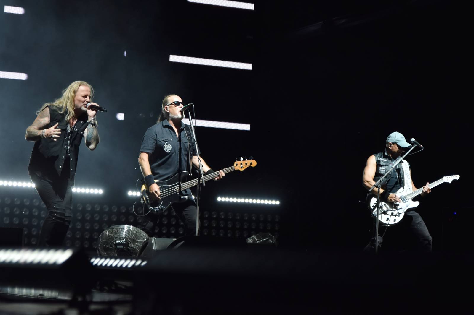 Na Točníku fanoušky zkropili hasiči. Do rozpáleného kotle zamířil Tomáš Klus, zahráli i Dymytry a Kabát