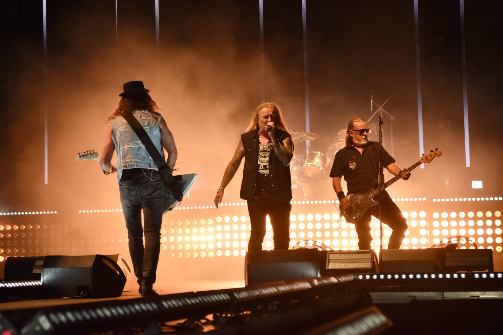 Na Točníku fanoušky zkropili hasiči. Do rozpáleného kotle zamířil Tomáš Klus, zahráli i Dymytry a Kabát