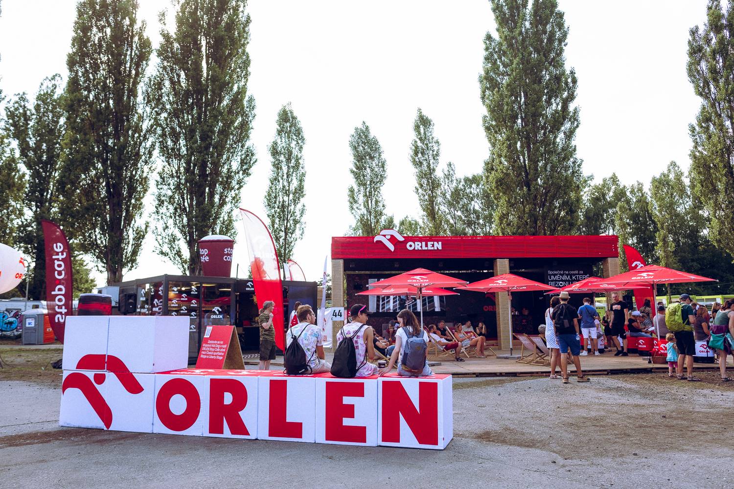 Colours of Ostrava zahájili Ewa Farna, Mirai a Štěpán Kozub s Jiřím Krhutem, večer nadchli OneRepublic