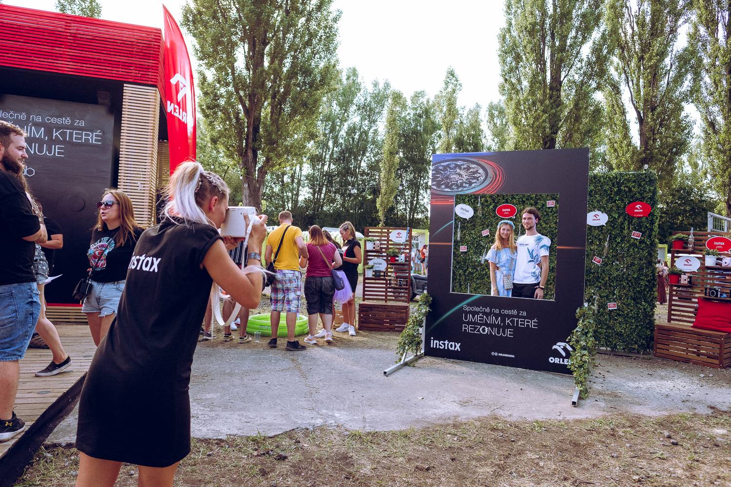 Colours of Ostrava zahájili Ewa Farna, Mirai a Štěpán Kozub s Jiřím Krhutem, večer nadchli OneRepublic