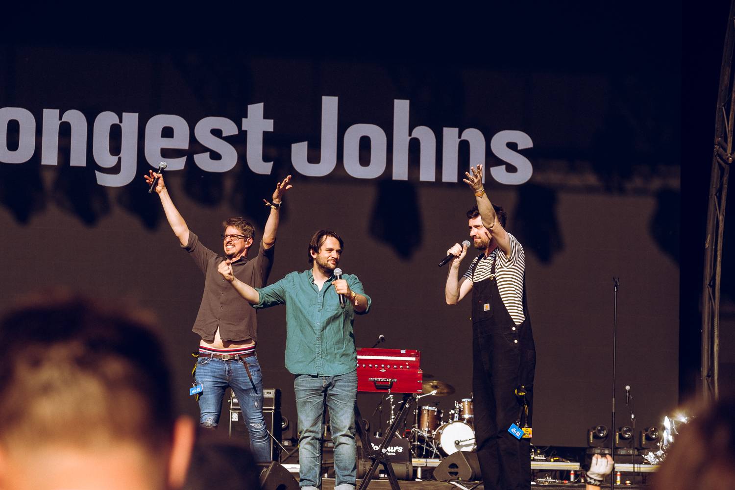 Colours of Ostrava zahájili Ewa Farna, Mirai a Štěpán Kozub s Jiřím Krhutem, večer nadchli OneRepublic