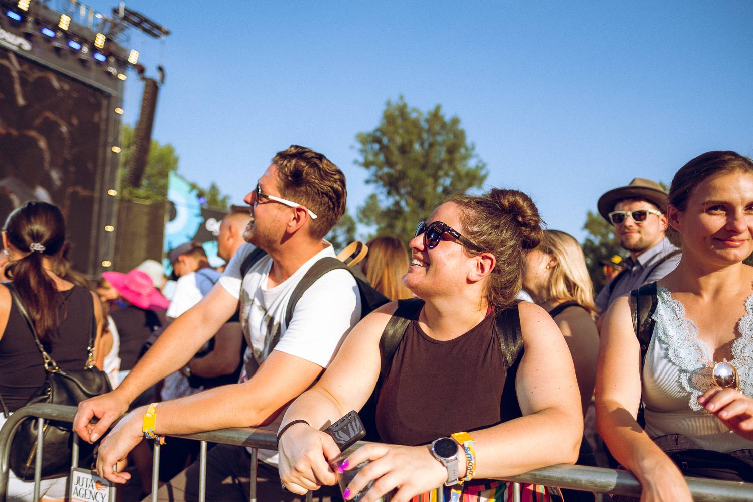 Colours of Ostrava zahájili Ewa Farna, Mirai a Štěpán Kozub s Jiřím Krhutem, večer nadchli OneRepublic