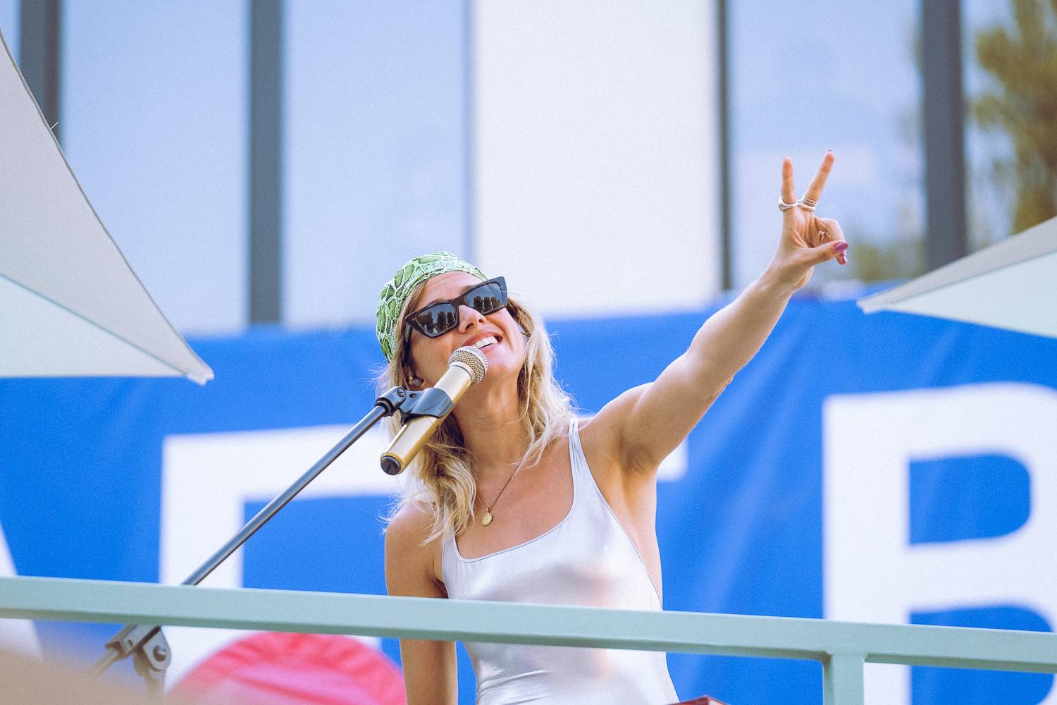 Colours of Ostrava zahájili Ewa Farna, Mirai a Štěpán Kozub s Jiřím Krhutem, večer nadchli OneRepublic