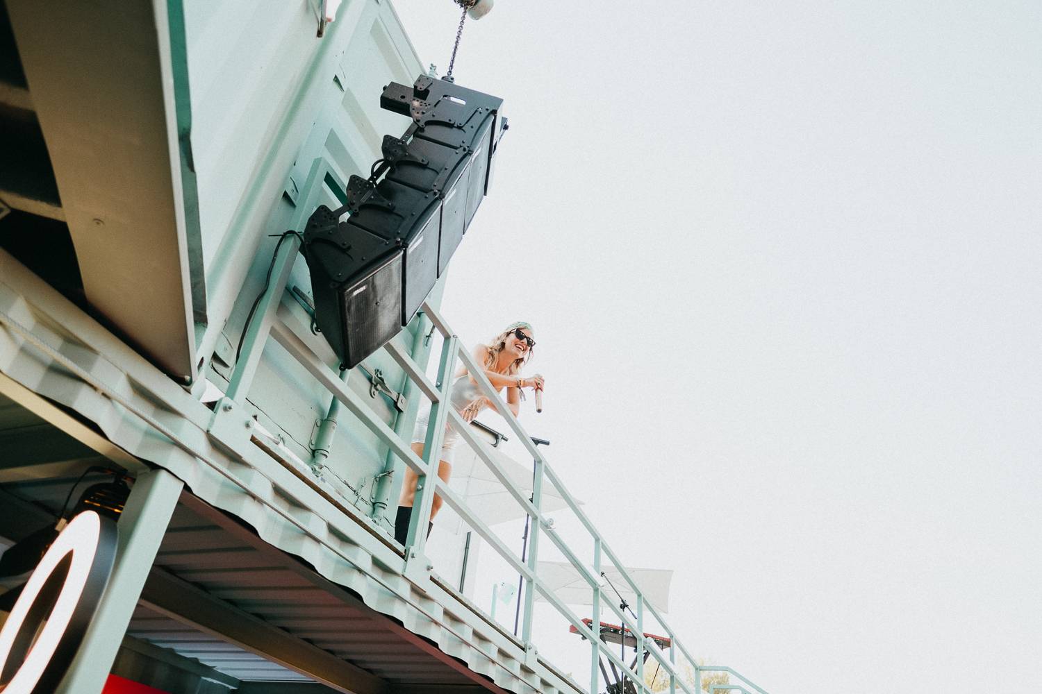 Colours of Ostrava zahájili Ewa Farna, Mirai a Štěpán Kozub s Jiřím Krhutem, večer nadchli OneRepublic