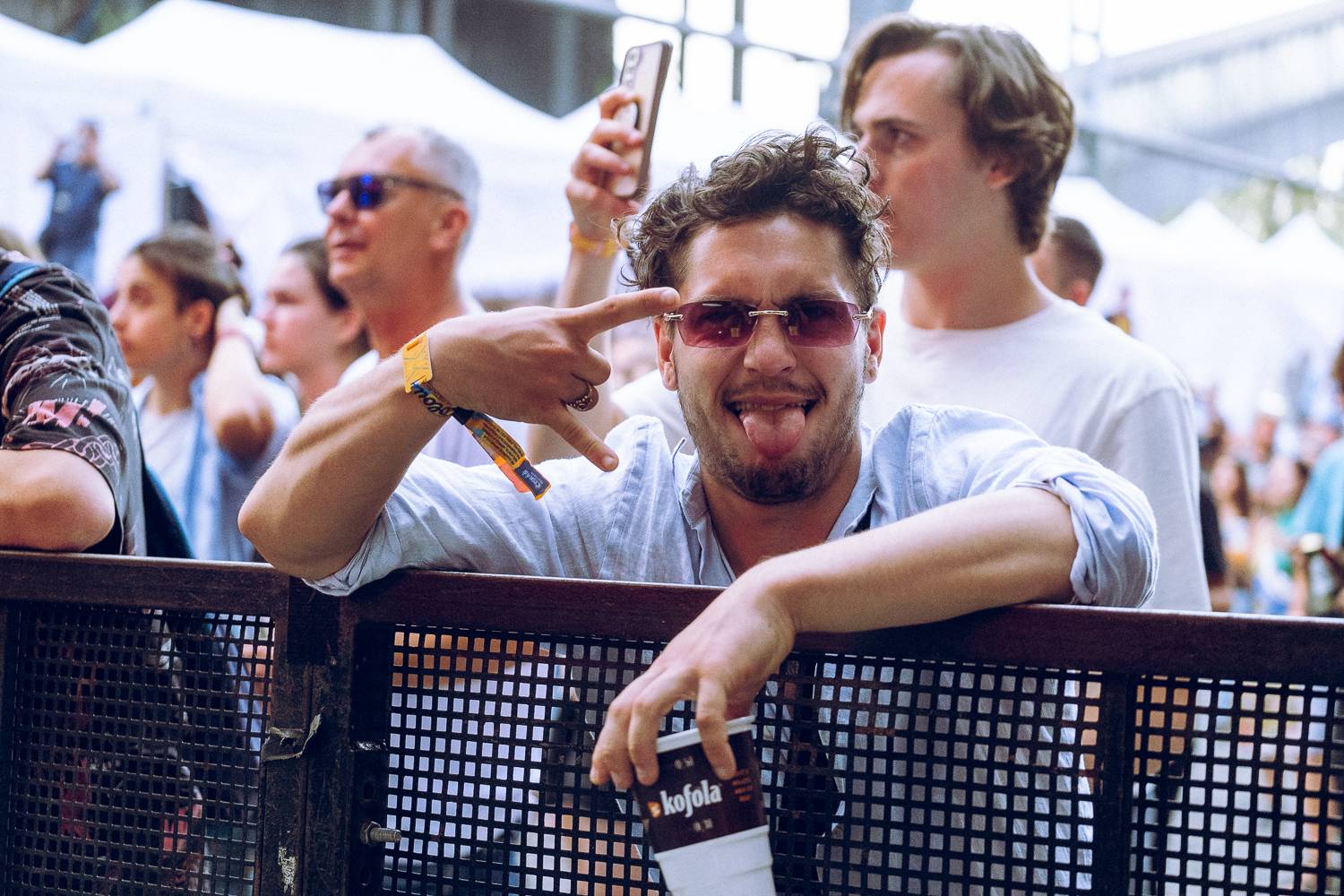 Colours of Ostrava zahájili Ewa Farna, Mirai a Štěpán Kozub s Jiřím Krhutem, večer nadchli OneRepublic