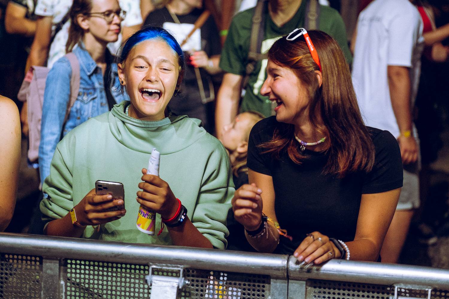 Colours of Ostrava zahájili Ewa Farna, Mirai a Štěpán Kozub s Jiřím Krhutem, večer nadchli OneRepublic