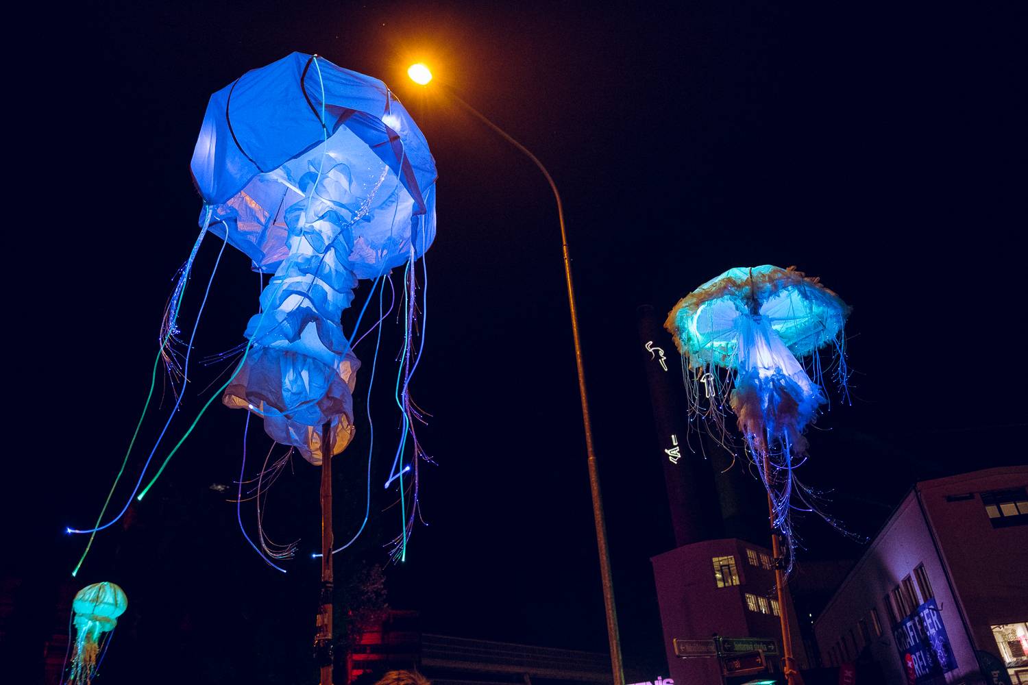 Colours of Ostrava zahájili Ewa Farna, Mirai a Štěpán Kozub s Jiřím Krhutem, večer nadchli OneRepublic