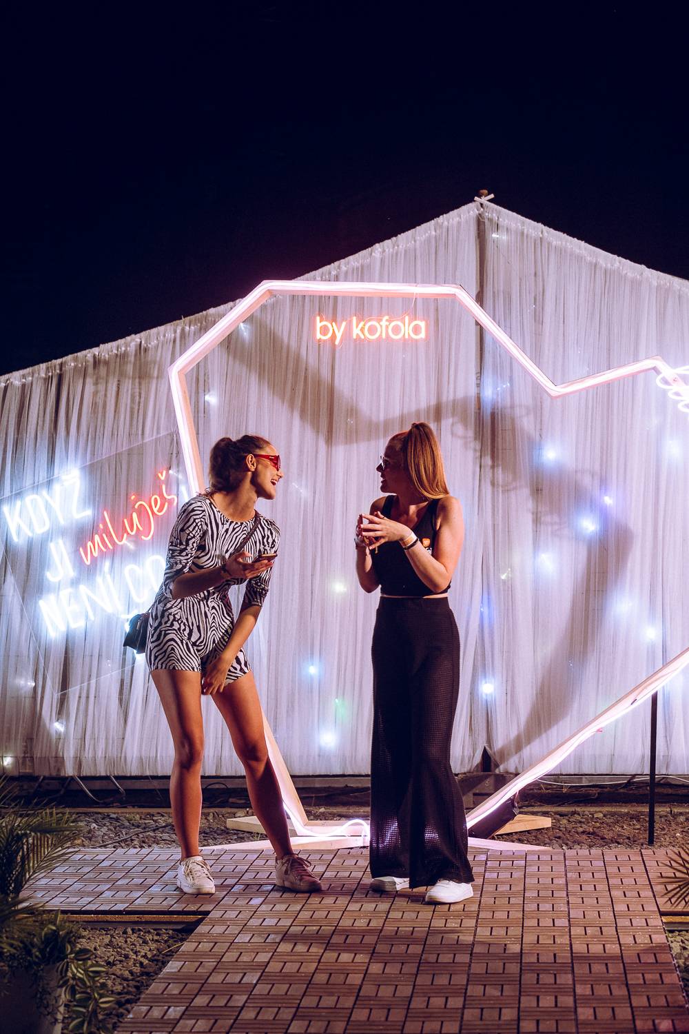 Colours of Ostrava zahájili Ewa Farna, Mirai a Štěpán Kozub s Jiřím Krhutem, večer nadchli OneRepublic