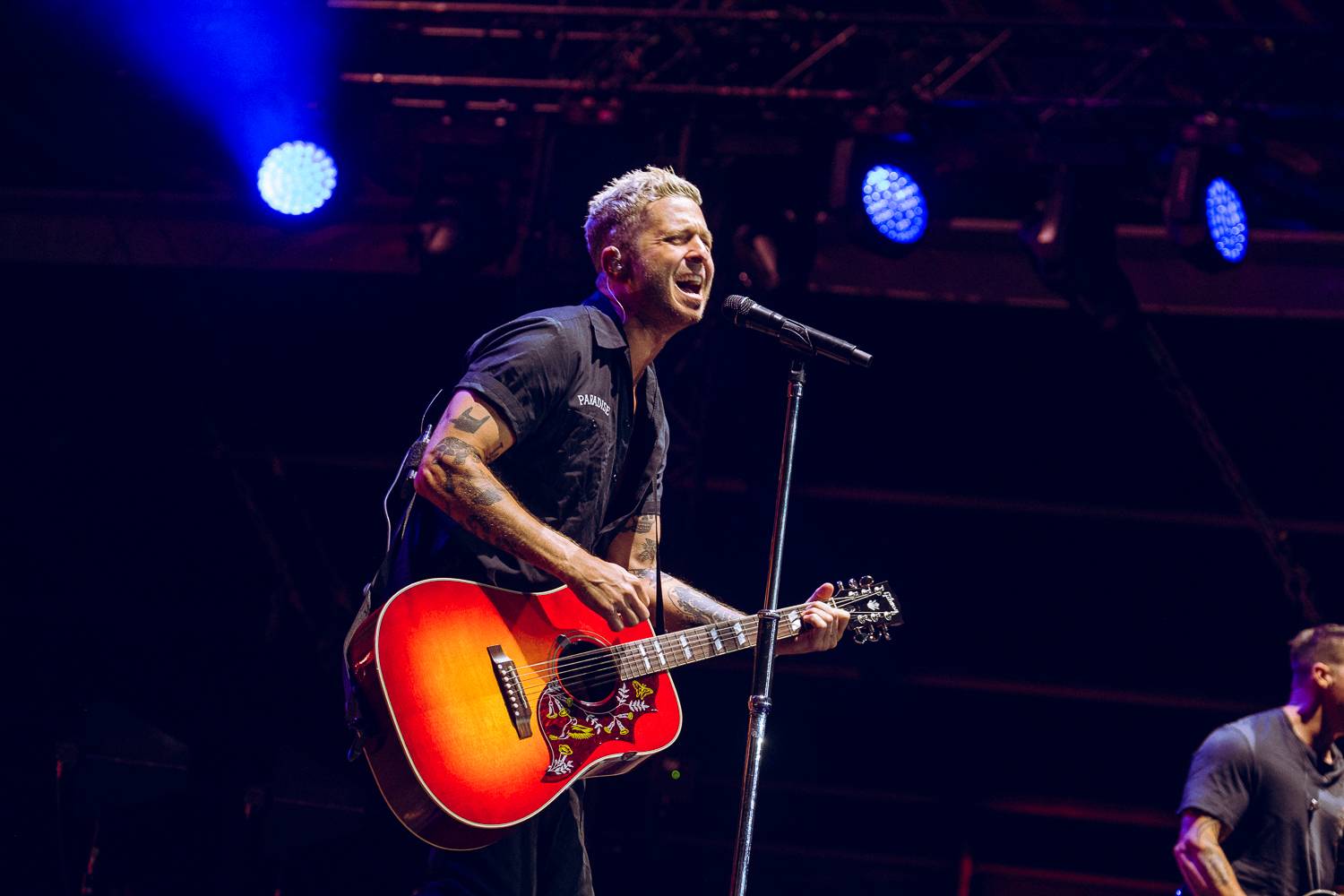 Colours of Ostrava zahájili Ewa Farna, Mirai a Štěpán Kozub s Jiřím Krhutem, večer nadchli OneRepublic