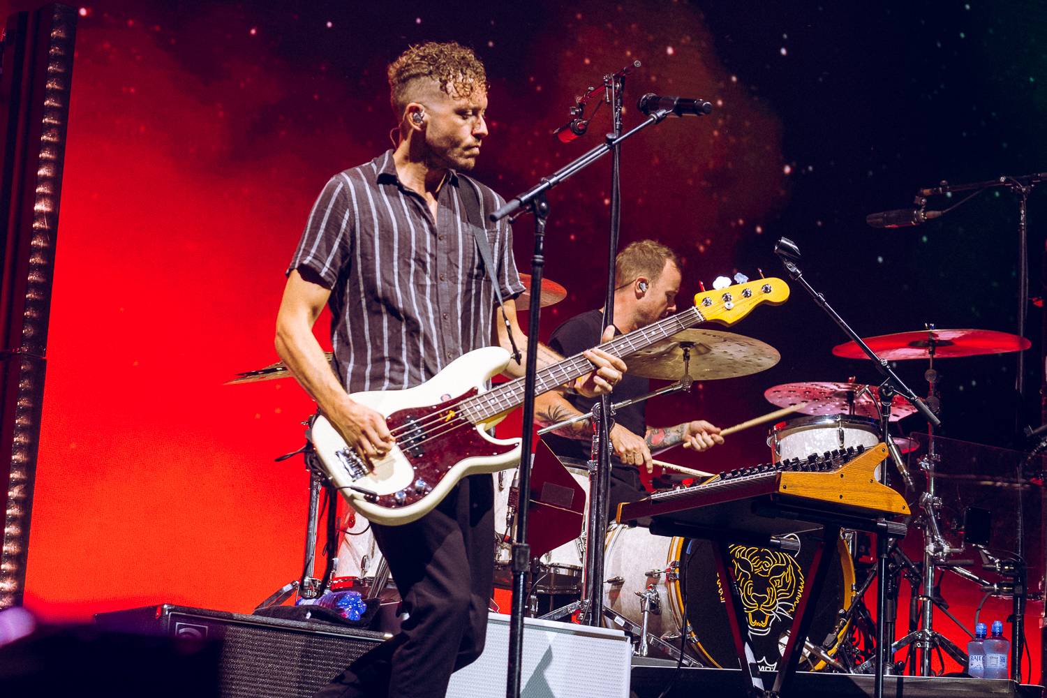 Colours of Ostrava zahájili Ewa Farna, Mirai a Štěpán Kozub s Jiřím Krhutem, večer nadchli OneRepublic