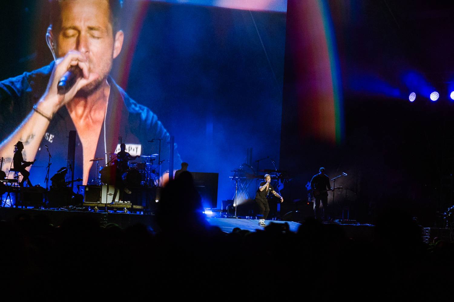 Colours of Ostrava zahájili Ewa Farna, Mirai a Štěpán Kozub s Jiřím Krhutem, večer nadchli OneRepublic