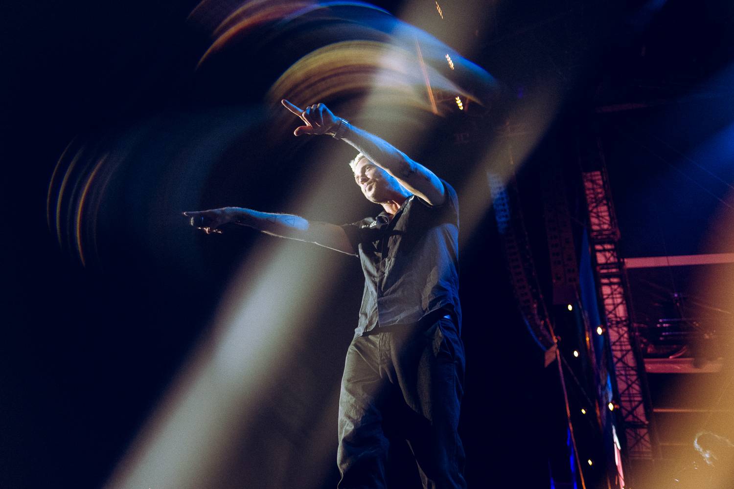 Colours of Ostrava zahájili Ewa Farna, Mirai a Štěpán Kozub s Jiřím Krhutem, večer nadchli OneRepublic