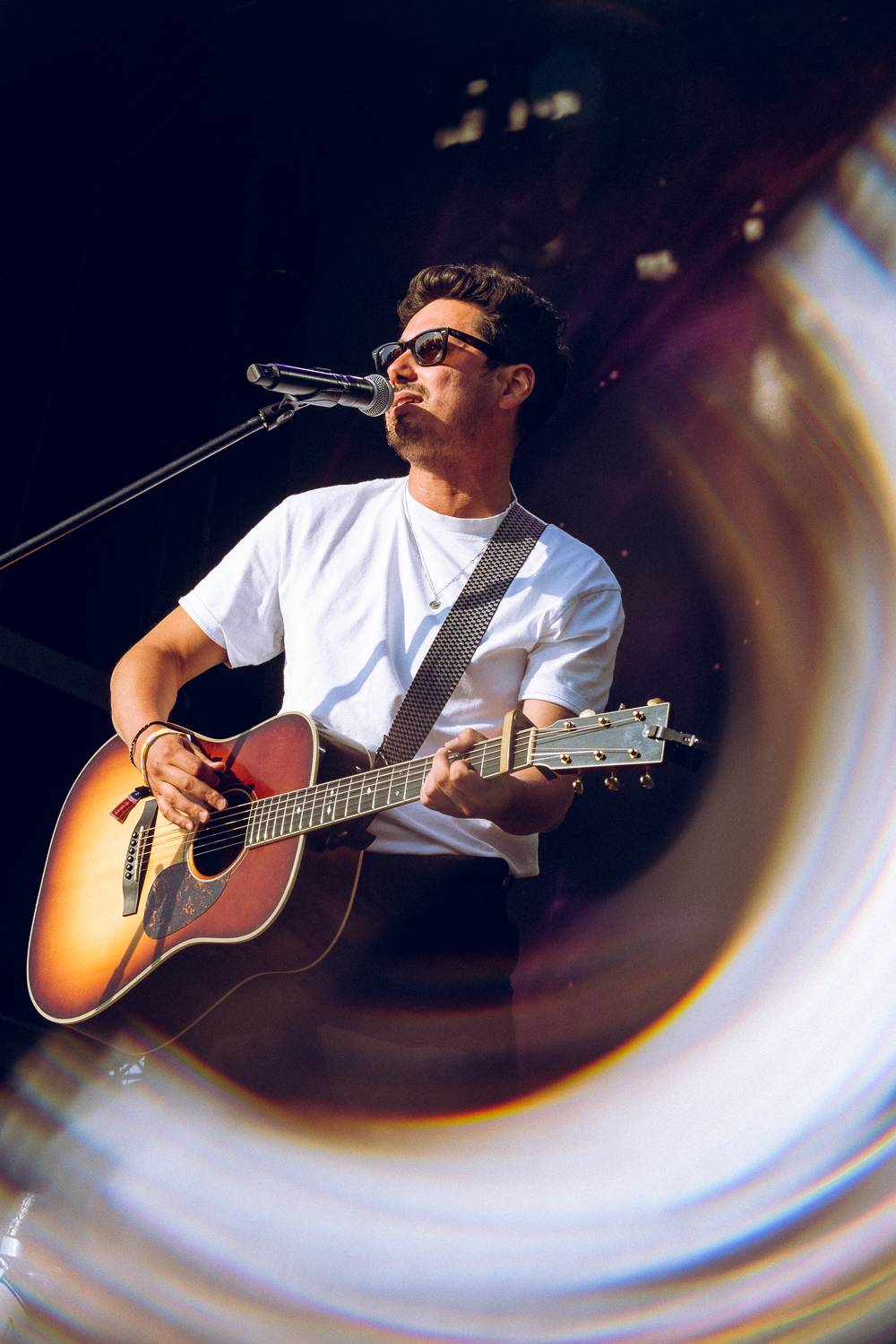 Colours of Ostrava zahájili Ewa Farna, Mirai a Štěpán Kozub s Jiřím Krhutem, večer nadchli OneRepublic