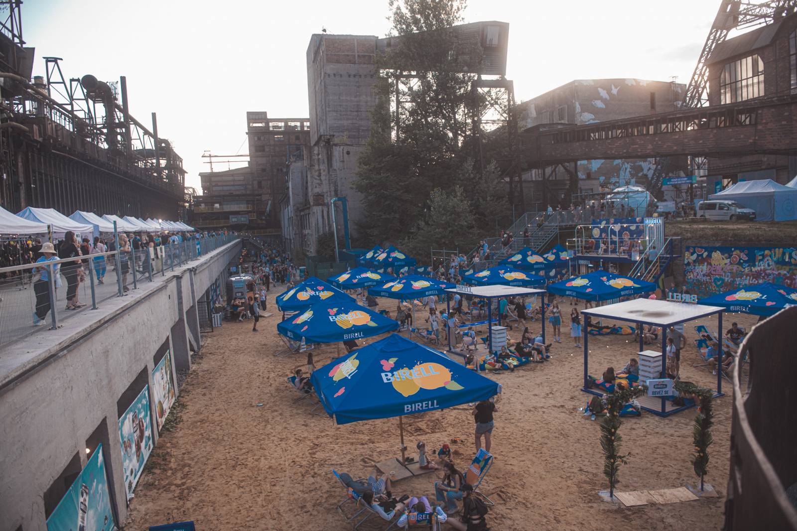 Chinaski rozezpívali Colours, bavil i Niall Horan