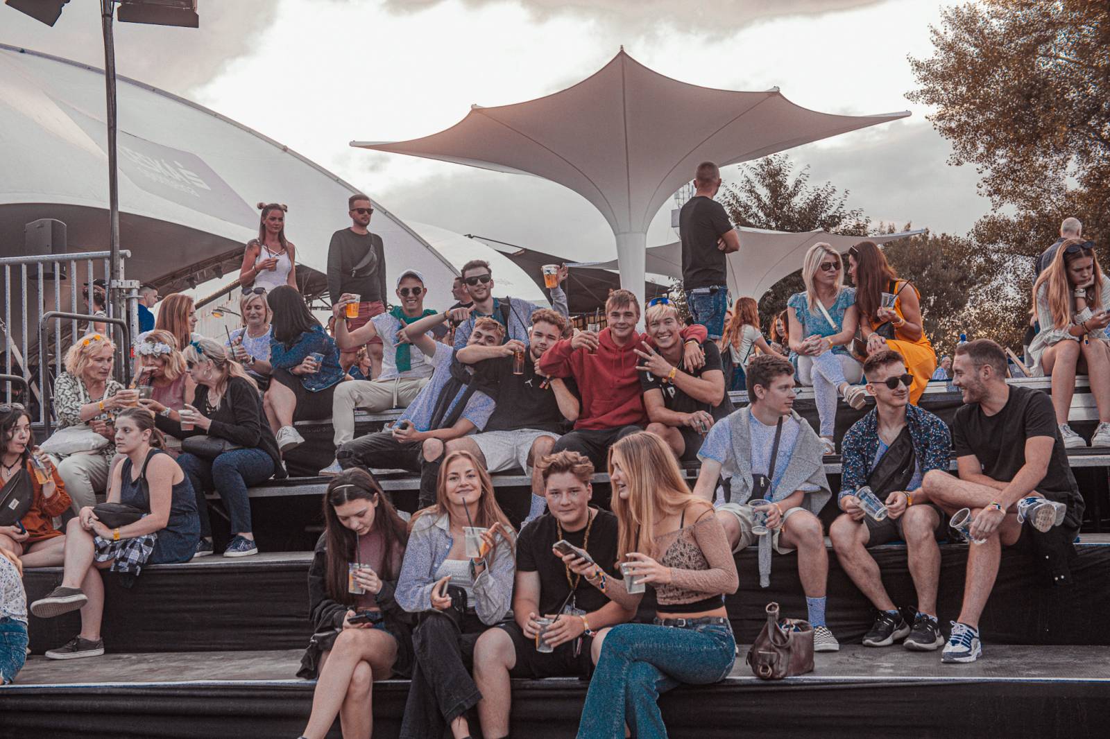 Chinaski rozezpívali Colours, bavil i Niall Horan