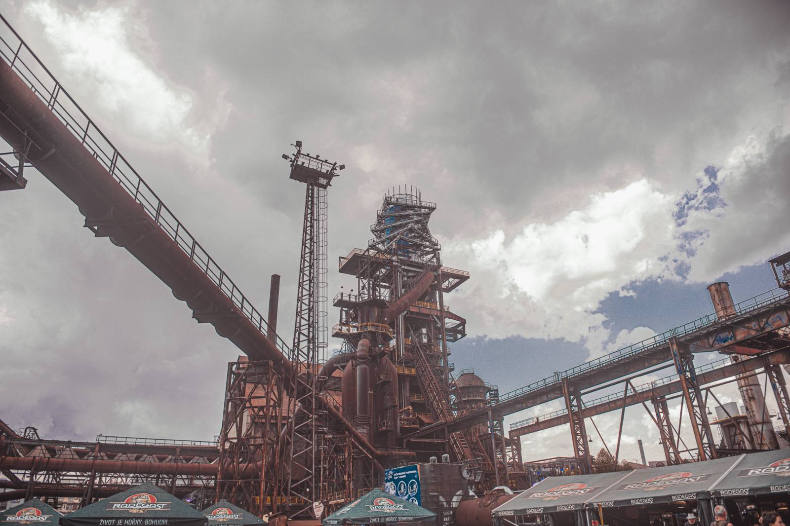 Chinaski rozezpívali Colours, bavil i Niall Horan