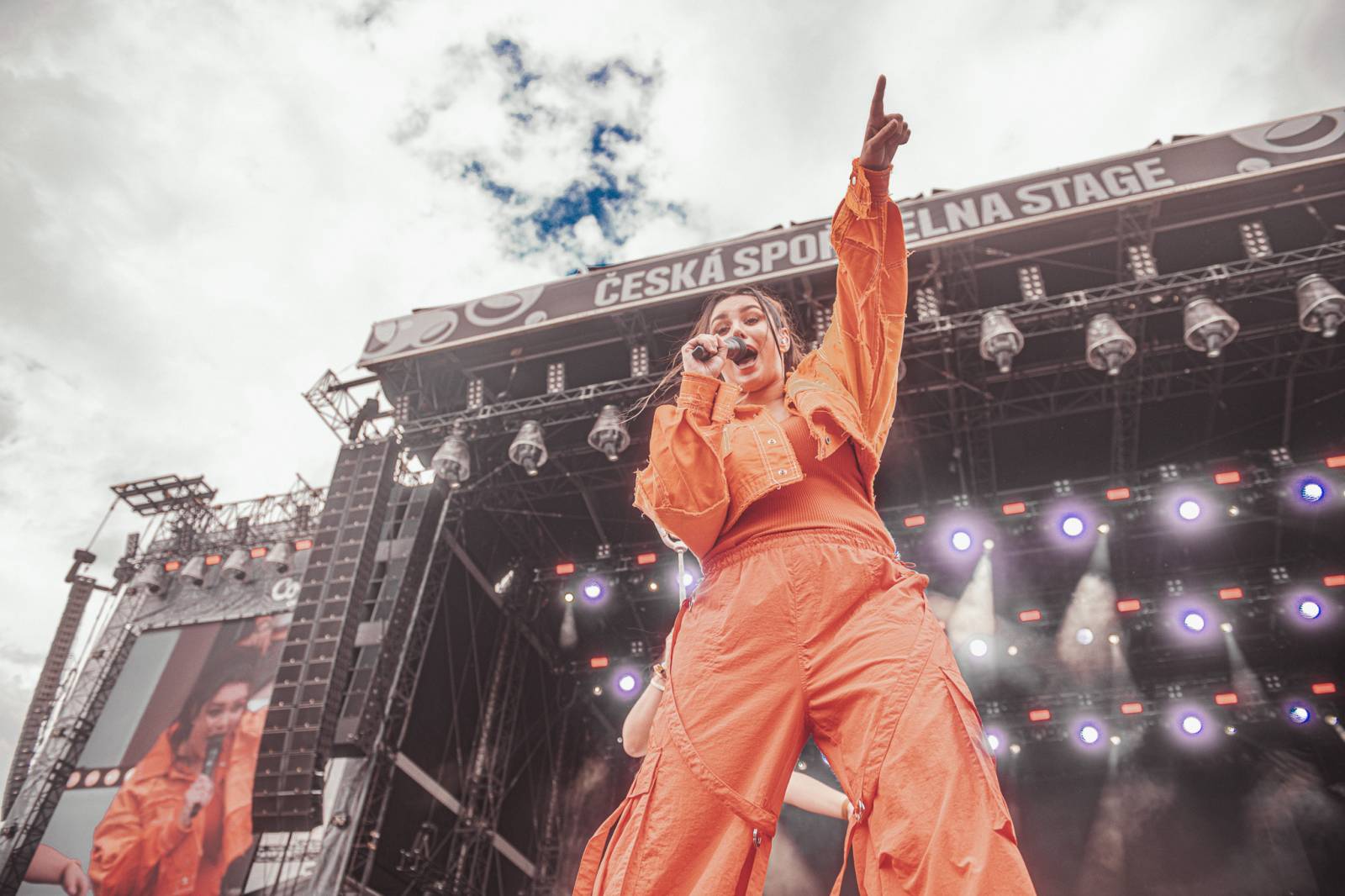 Chinaski rozezpívali Colours, bavil i Niall Horan