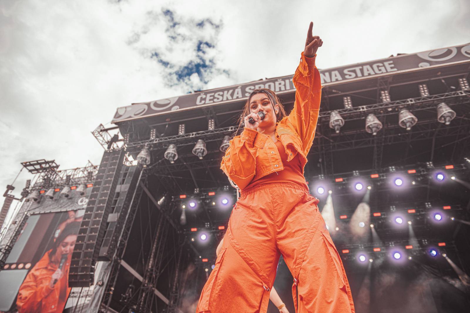 Chinaski rozezpívali Colours, bavil i Niall Horan