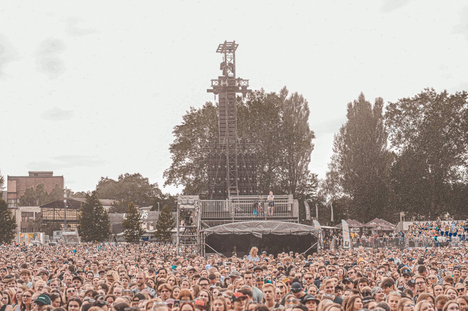 Chinaski rozezpívali Colours, bavil i Niall Horan