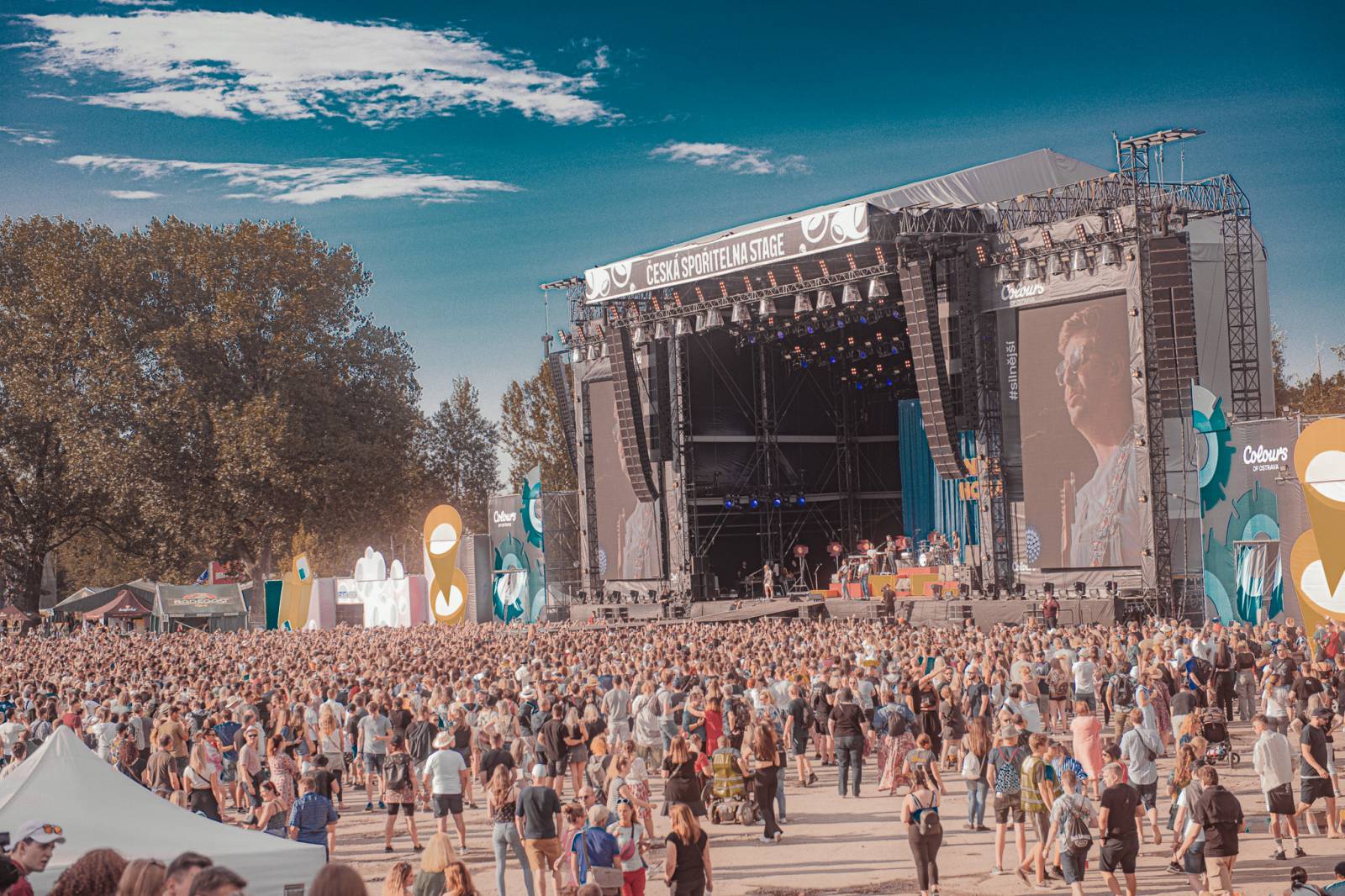 Chinaski rozezpívali Colours, bavil i Niall Horan