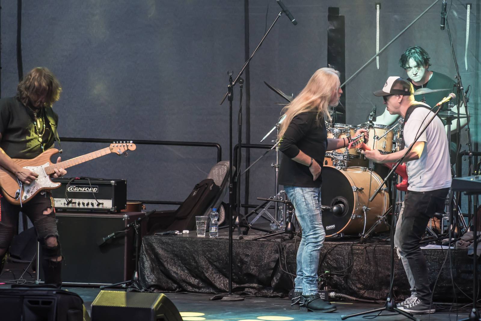 Neratovickým letním kinem zněly hity Kamila Střihavky. S The Leaders nabídl i pecku od Led Zeppelin