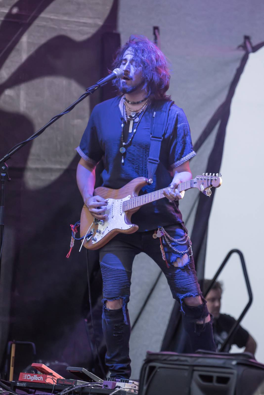 Neratovickým letním kinem zněly hity Kamila Střihavky. S The Leaders nabídl i pecku od Led Zeppelin