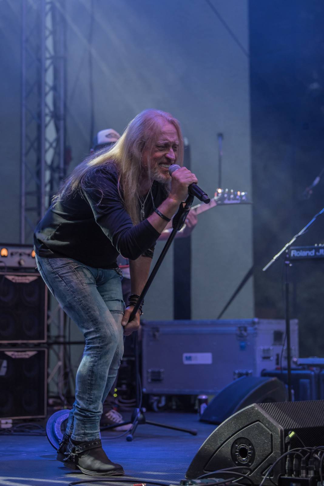 Neratovickým letním kinem zněly hity Kamila Střihavky. S The Leaders nabídl i pecku od Led Zeppelin