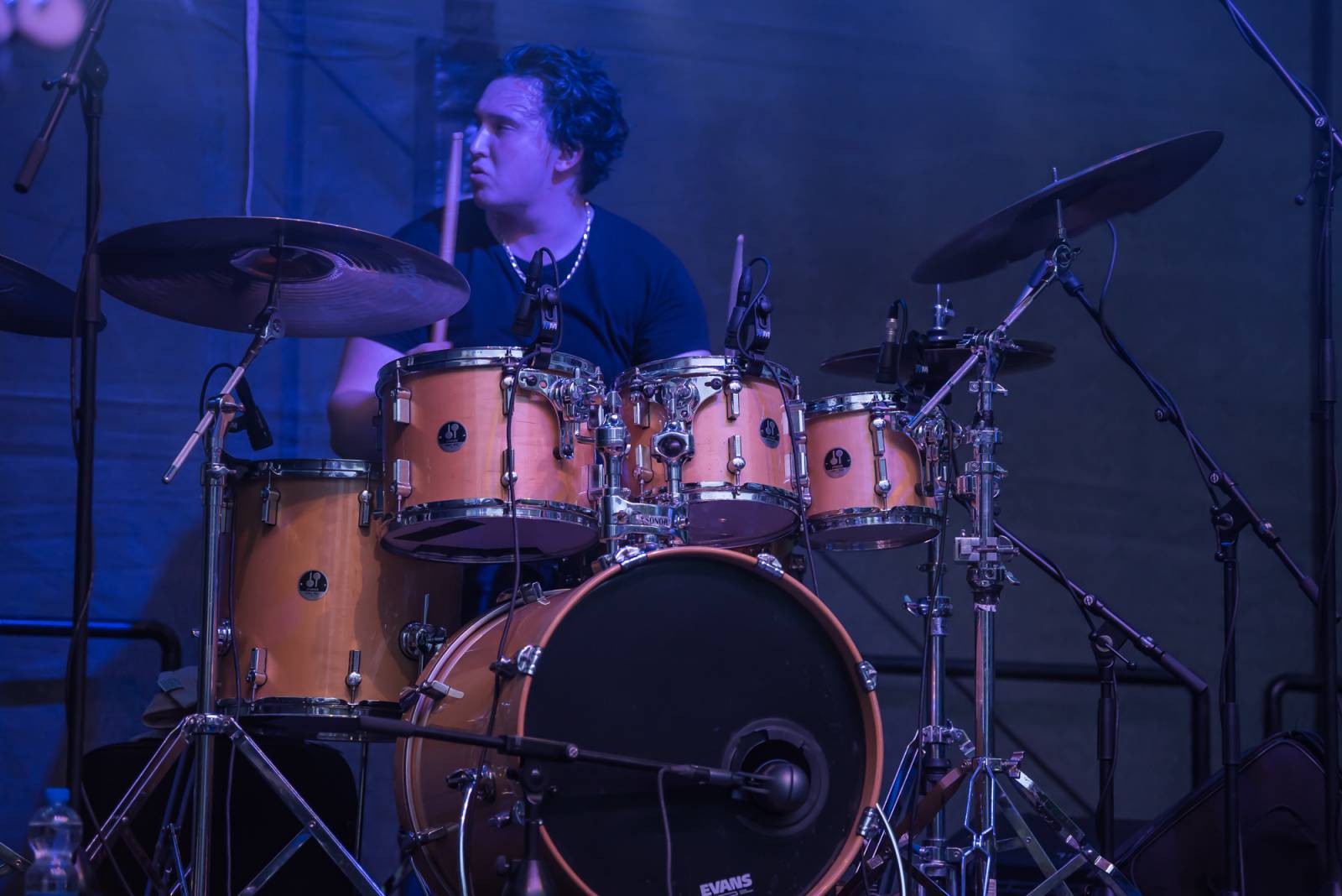 Neratovickým letním kinem zněly hity Kamila Střihavky. S The Leaders nabídl i pecku od Led Zeppelin