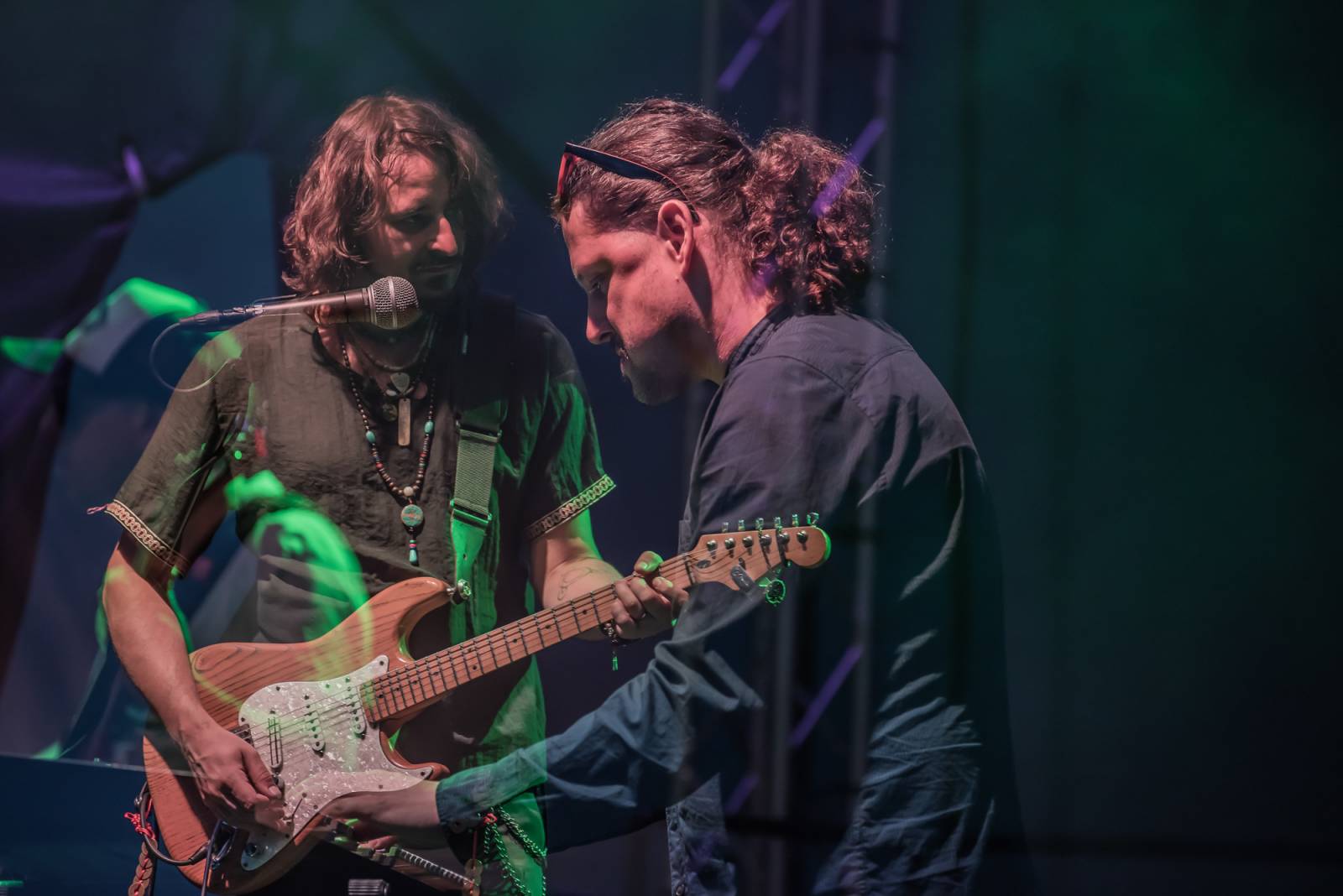 Neratovickým letním kinem zněly hity Kamila Střihavky. S The Leaders nabídl i pecku od Led Zeppelin