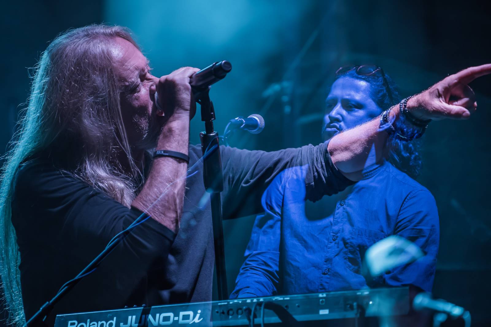 Neratovickým letním kinem zněly hity Kamila Střihavky. S The Leaders nabídl i pecku od Led Zeppelin