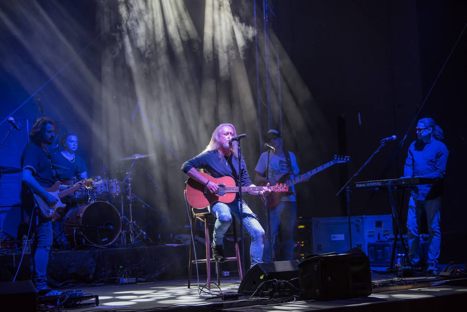 Neratovickým letním kinem zněly hity Kamila Střihavky. S The Leaders nabídl i pecku od Led Zeppelin