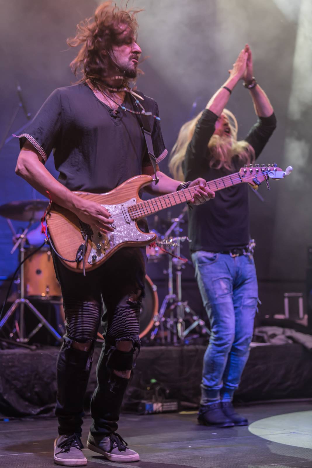 Neratovickým letním kinem zněly hity Kamila Střihavky. S The Leaders nabídl i pecku od Led Zeppelin