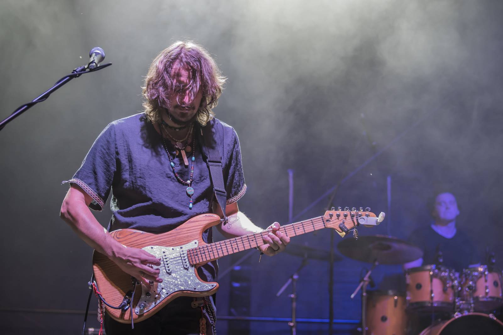 Neratovickým letním kinem zněly hity Kamila Střihavky. S The Leaders nabídl i pecku od Led Zeppelin