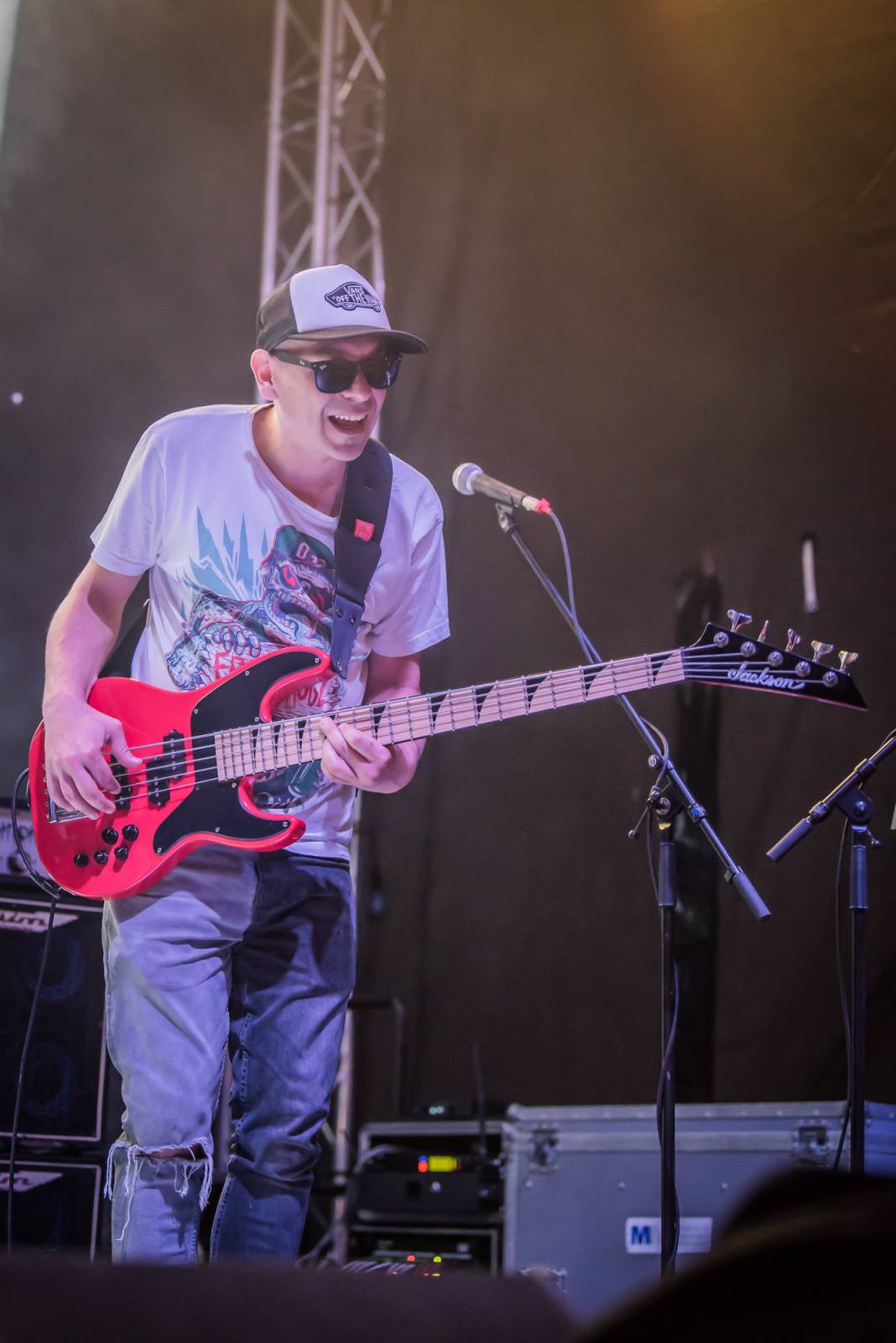 Neratovickým letním kinem zněly hity Kamila Střihavky. S The Leaders nabídl i pecku od Led Zeppelin