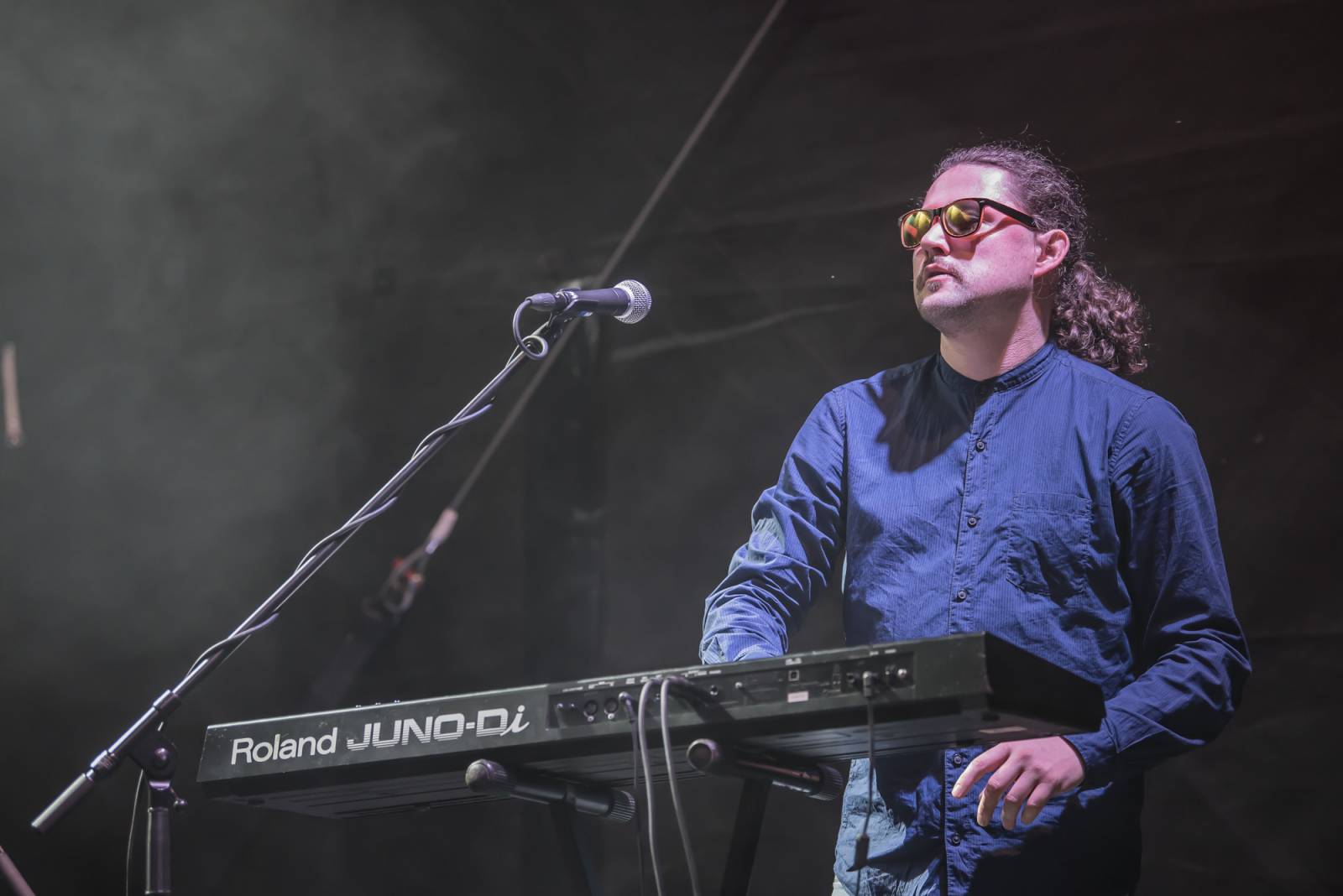 Neratovickým letním kinem zněly hity Kamila Střihavky. S The Leaders nabídl i pecku od Led Zeppelin