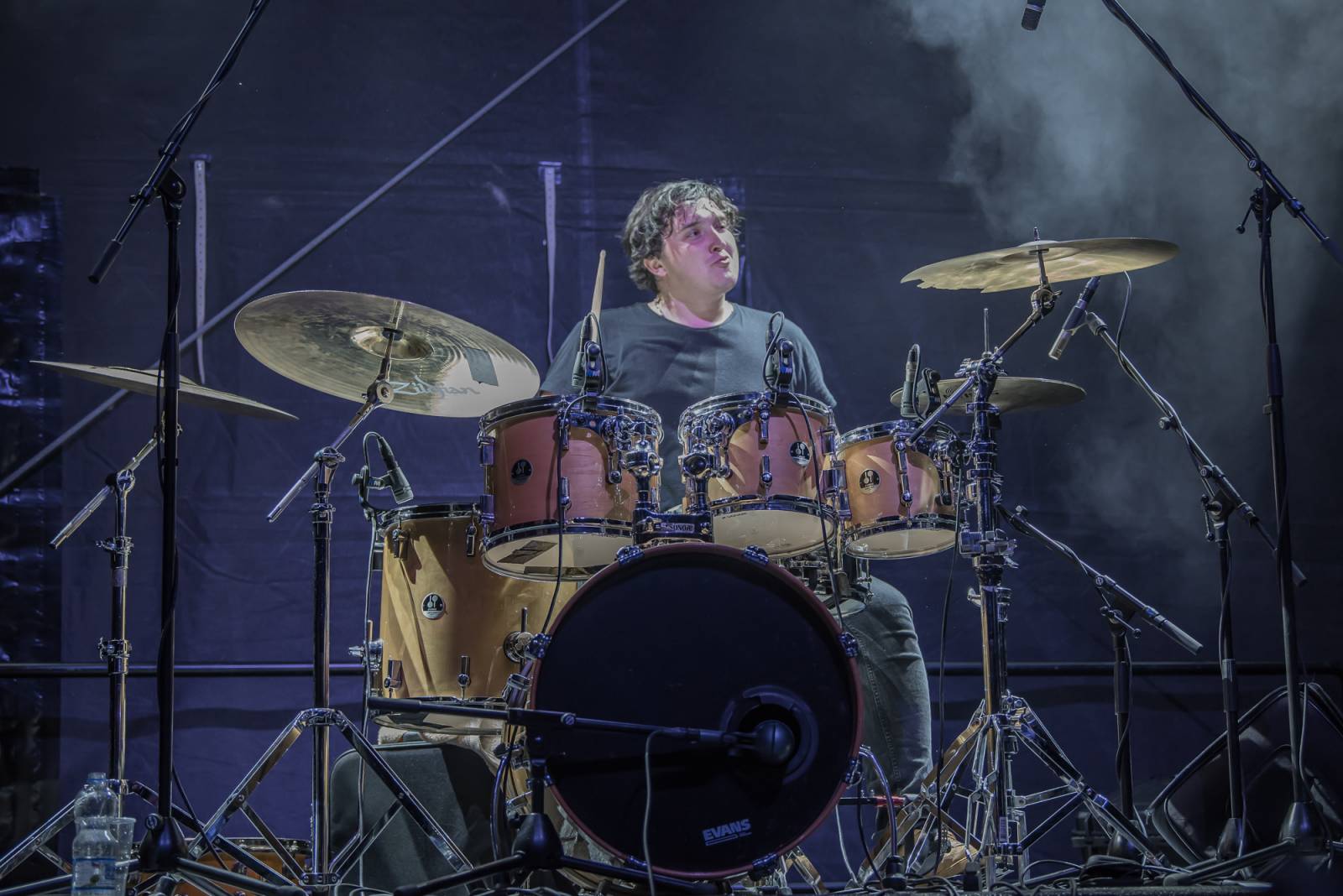 Neratovickým letním kinem zněly hity Kamila Střihavky. S The Leaders nabídl i pecku od Led Zeppelin