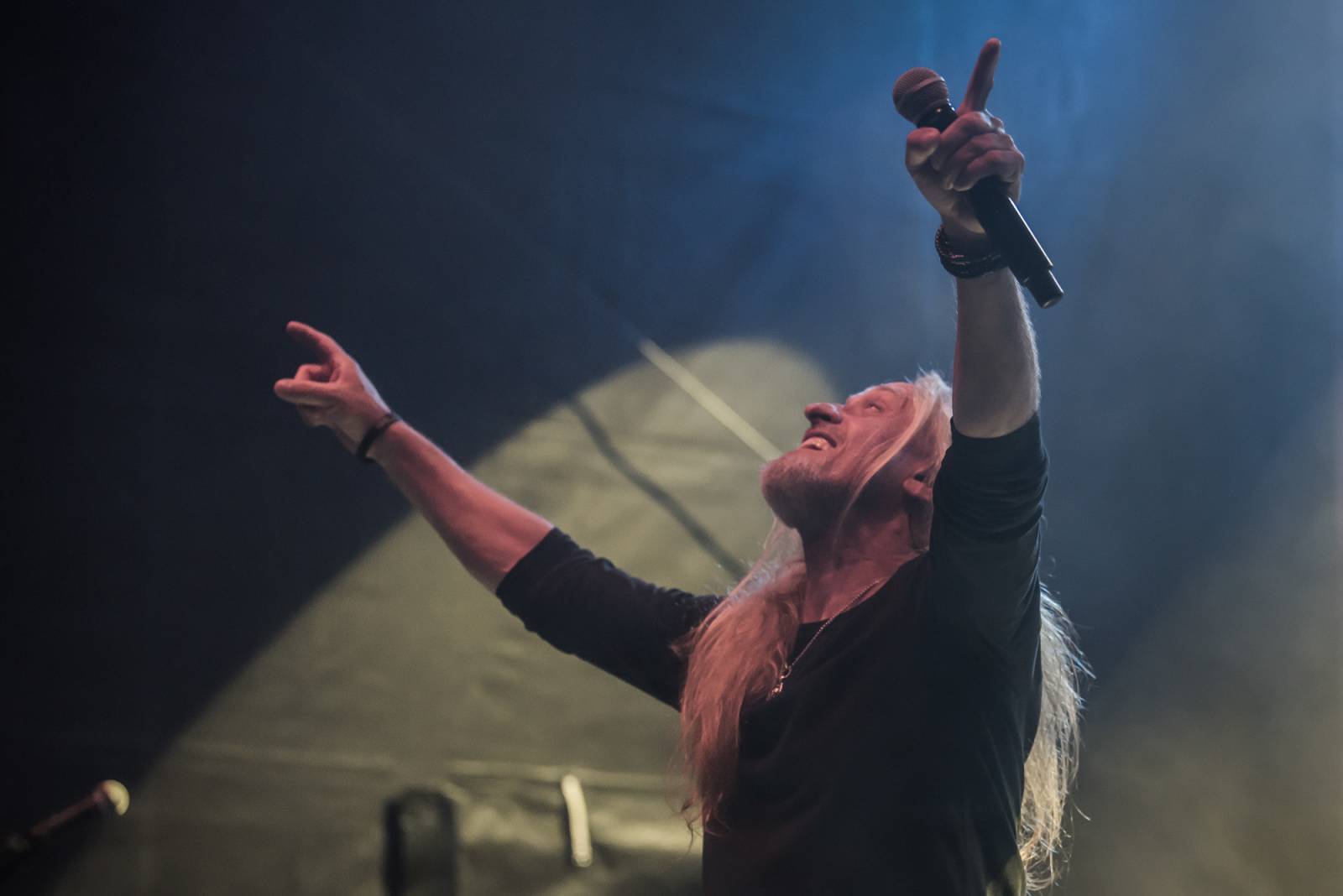 Neratovickým letním kinem zněly hity Kamila Střihavky. S The Leaders nabídl i pecku od Led Zeppelin