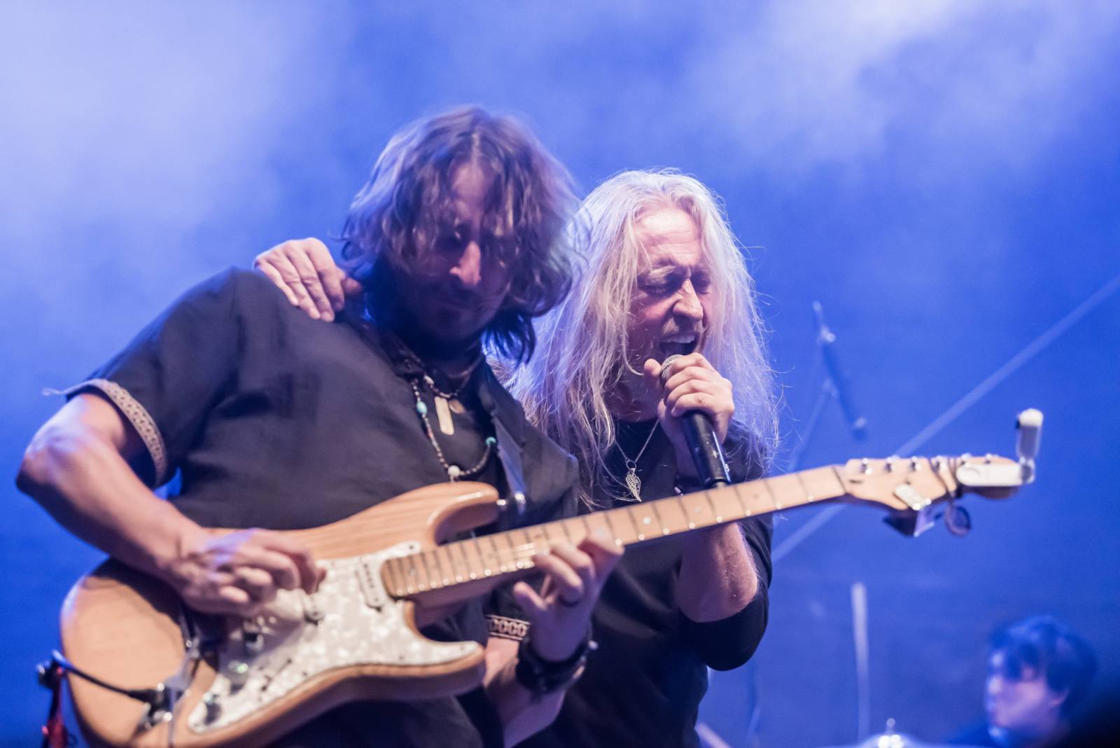 Neratovickým letním kinem zněly hity Kamila Střihavky. S The Leaders nabídl i pecku od Led Zeppelin