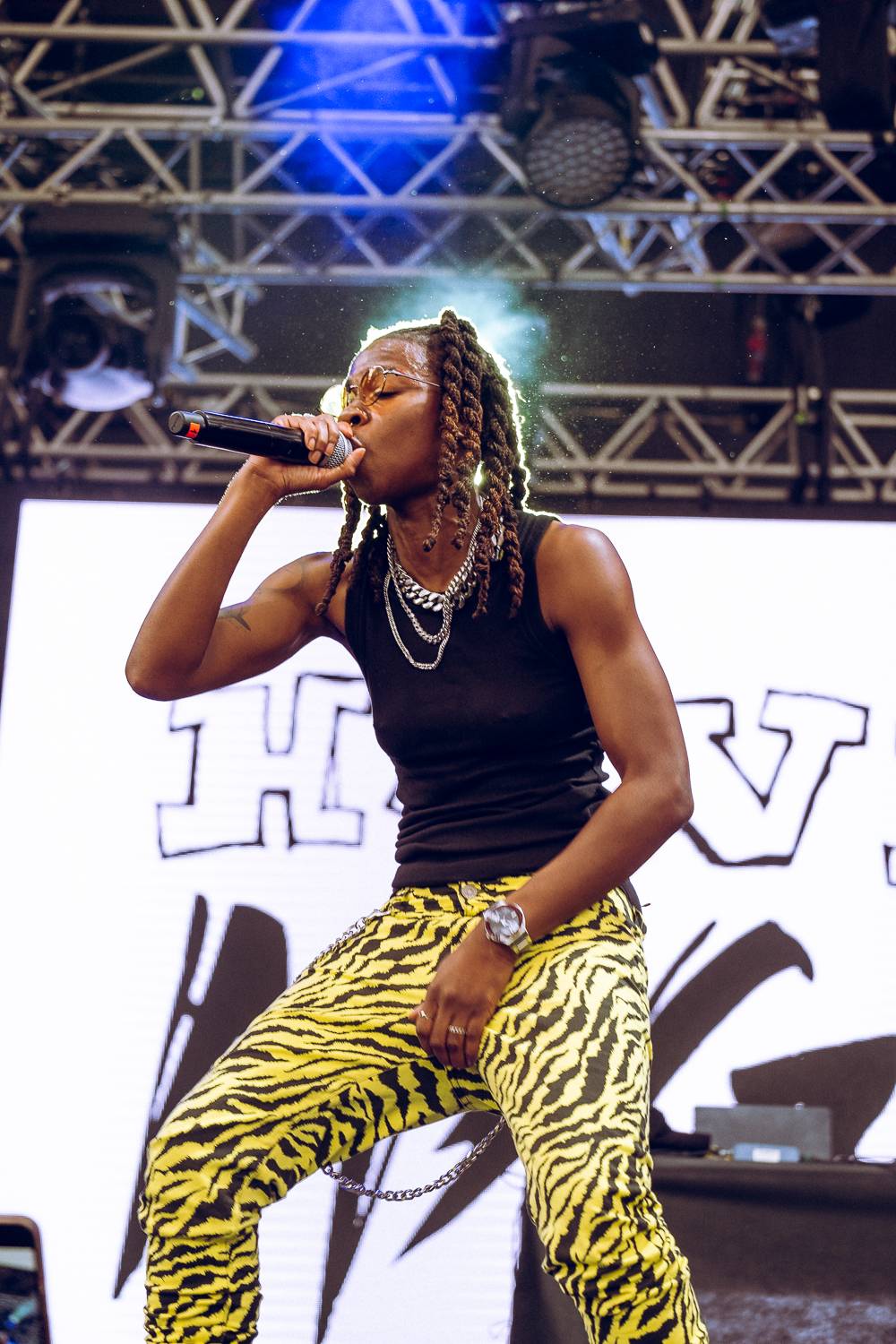 Macklemore nenechal na Goulding a Burna Boyovi nit suchou a rozjel největší show letošních Colours