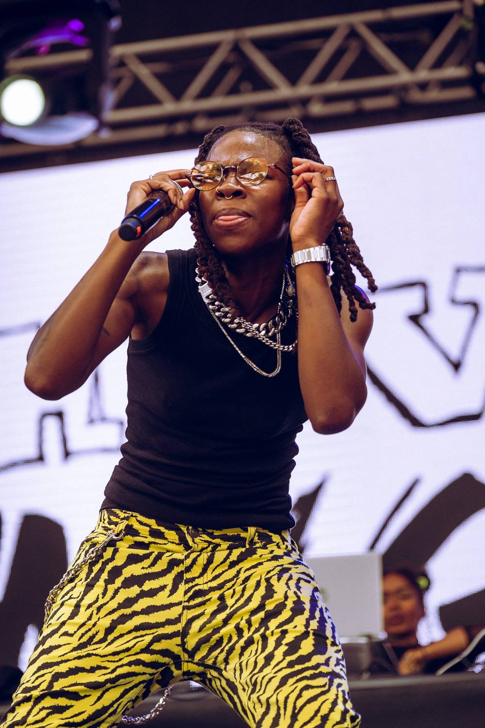 Macklemore nenechal na Goulding a Burna Boyovi nit suchou a rozjel největší show letošních Colours