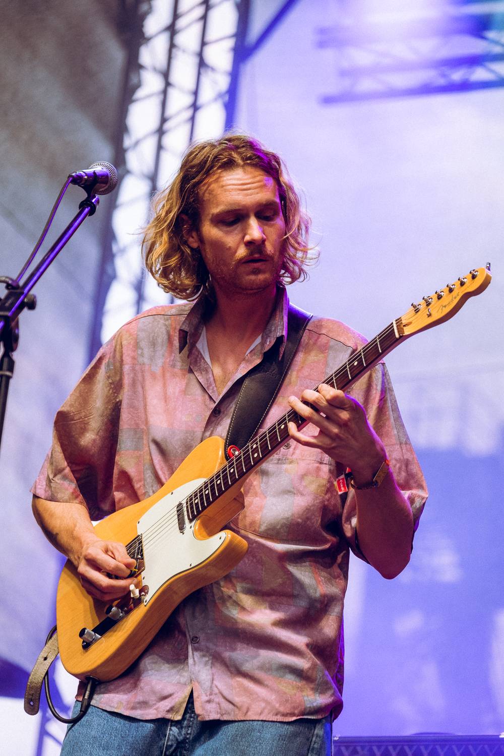 Macklemore nenechal na Goulding a Burna Boyovi nit suchou a rozjel největší show letošních Colours