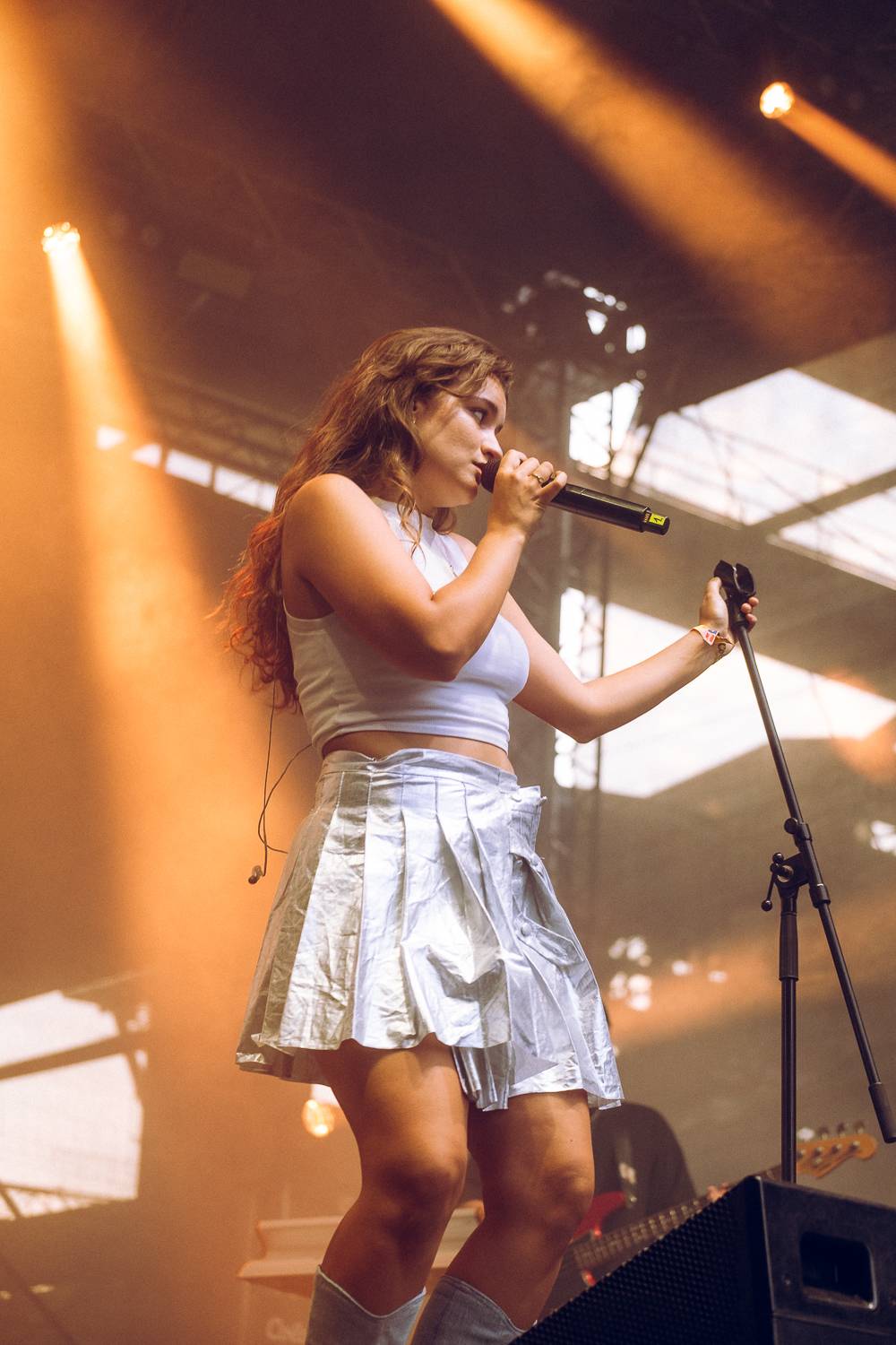 Macklemore nenechal na Goulding a Burna Boyovi nit suchou a rozjel největší show letošních Colours