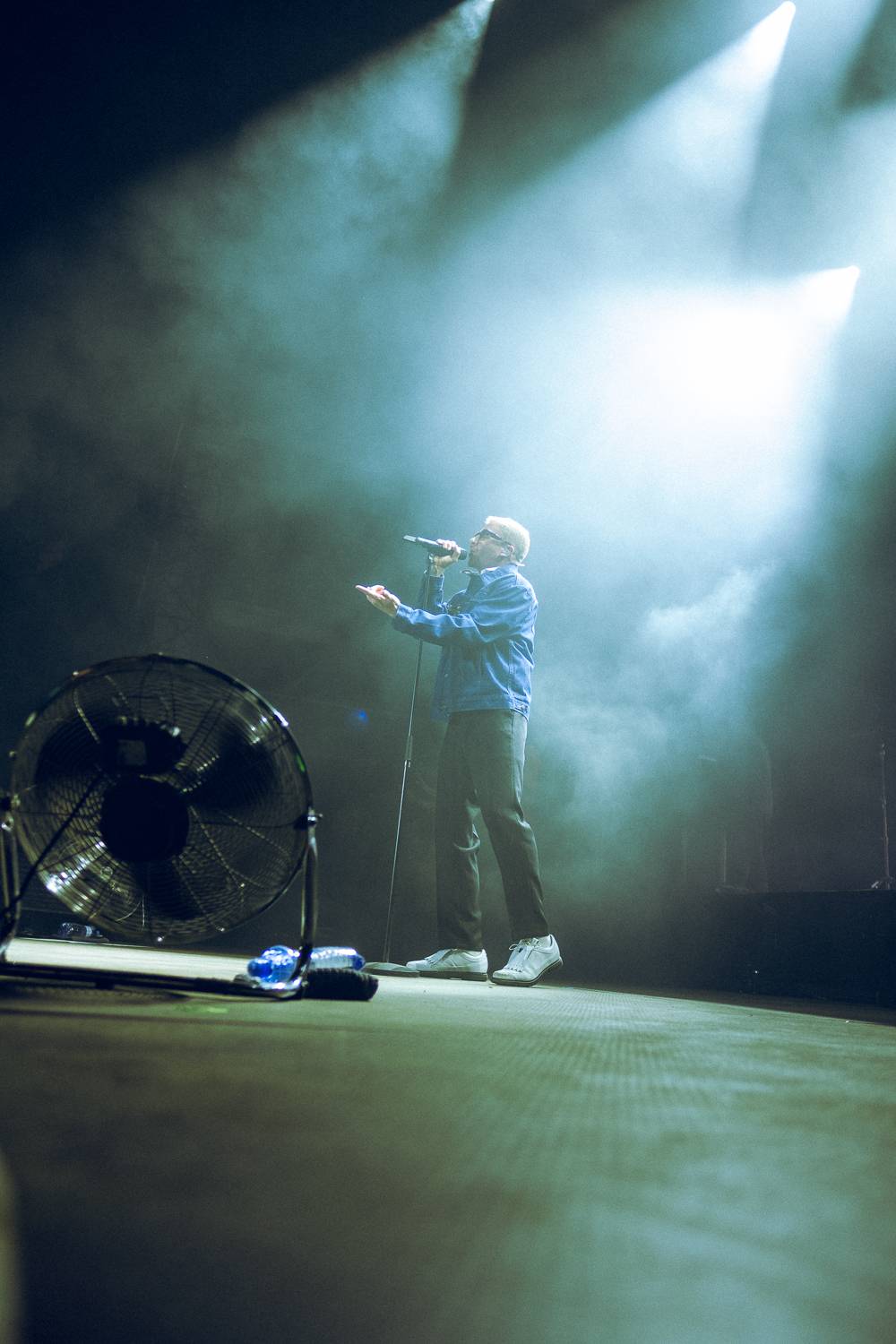 Macklemore nenechal na Goulding a Burna Boyovi nit suchou a rozjel největší show letošních Colours