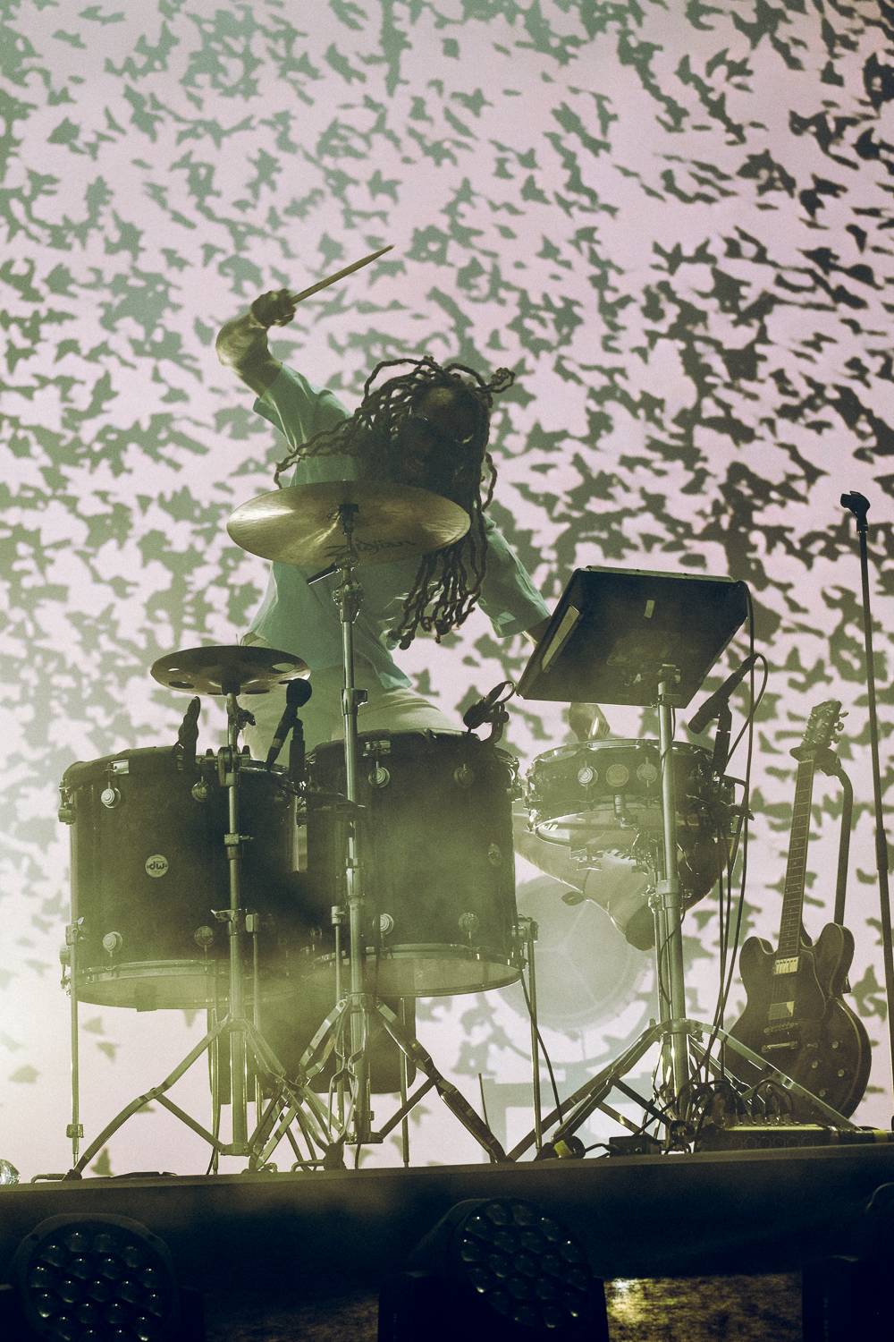 Macklemore nenechal na Goulding a Burna Boyovi nit suchou a rozjel největší show letošních Colours