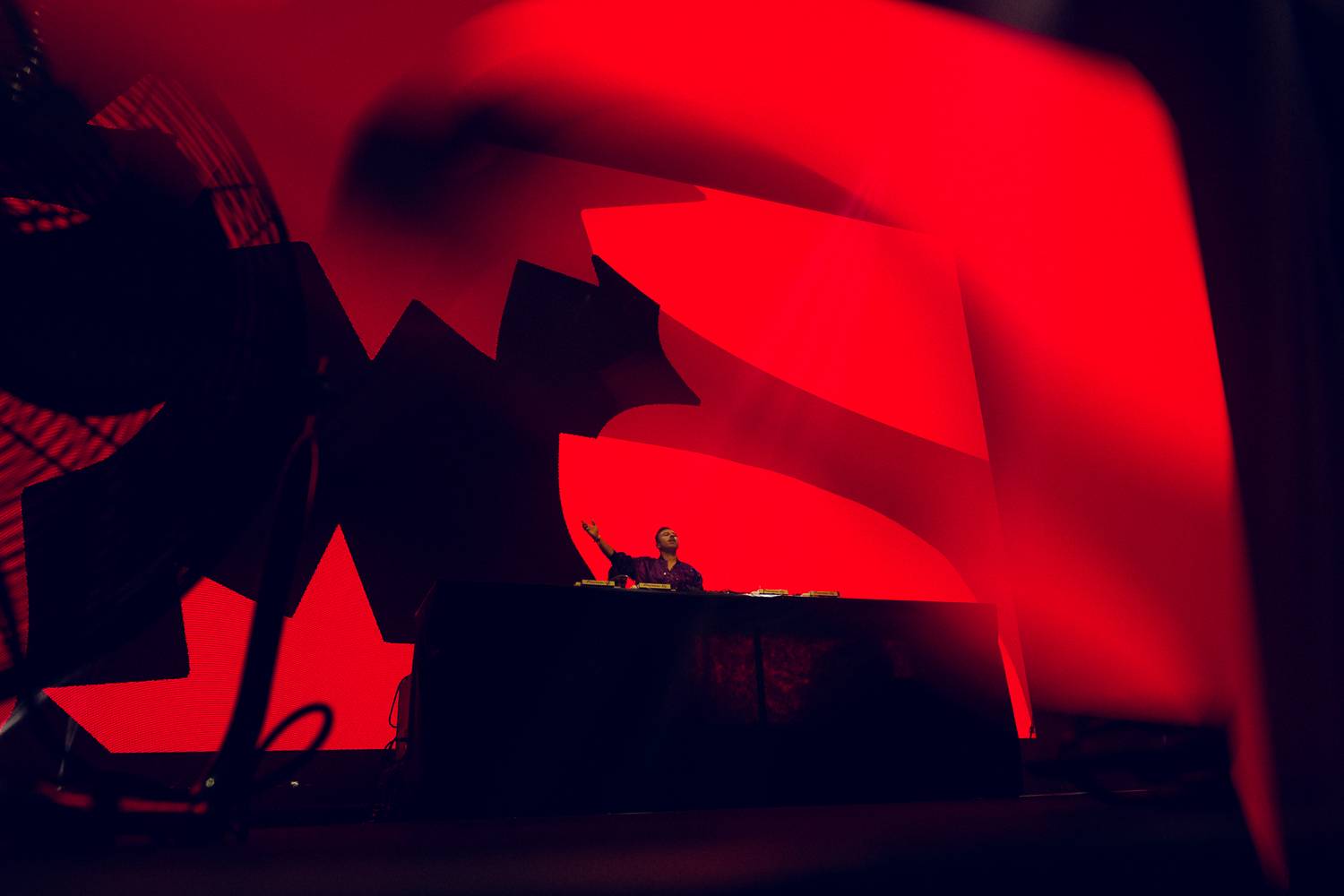 Macklemore nenechal na Goulding a Burna Boyovi nit suchou a rozjel největší show letošních Colours