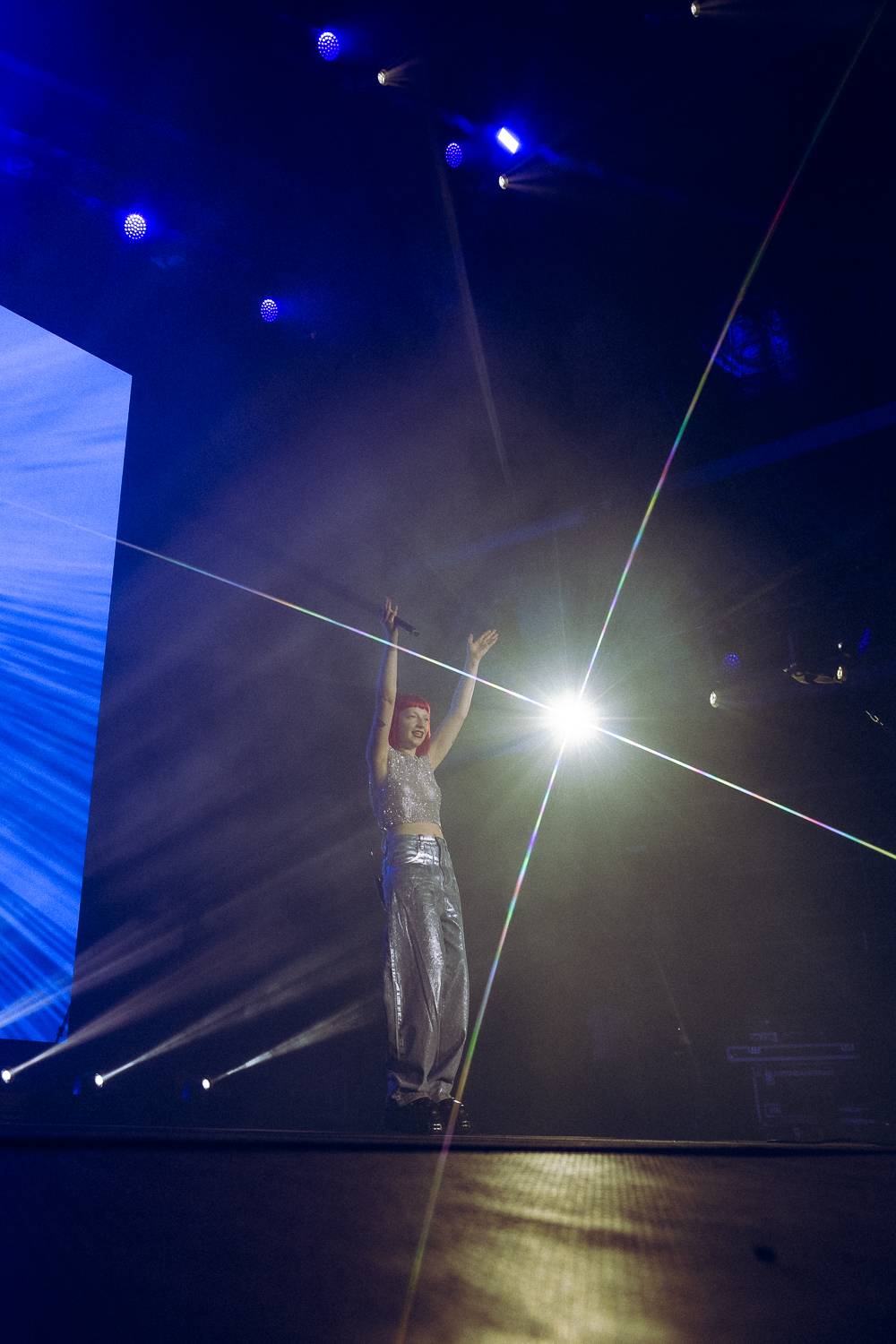 Macklemore nenechal na Goulding a Burna Boyovi nit suchou a rozjel největší show letošních Colours