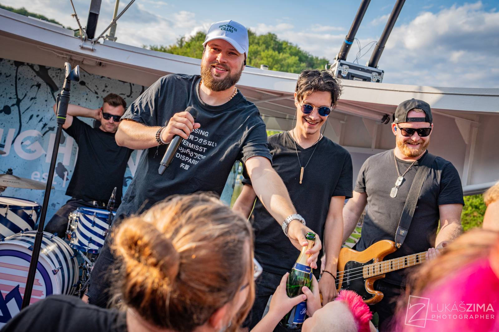 Highland se plavili po Brněnské přehradě, na lodi oslavili narozeniny frontmana