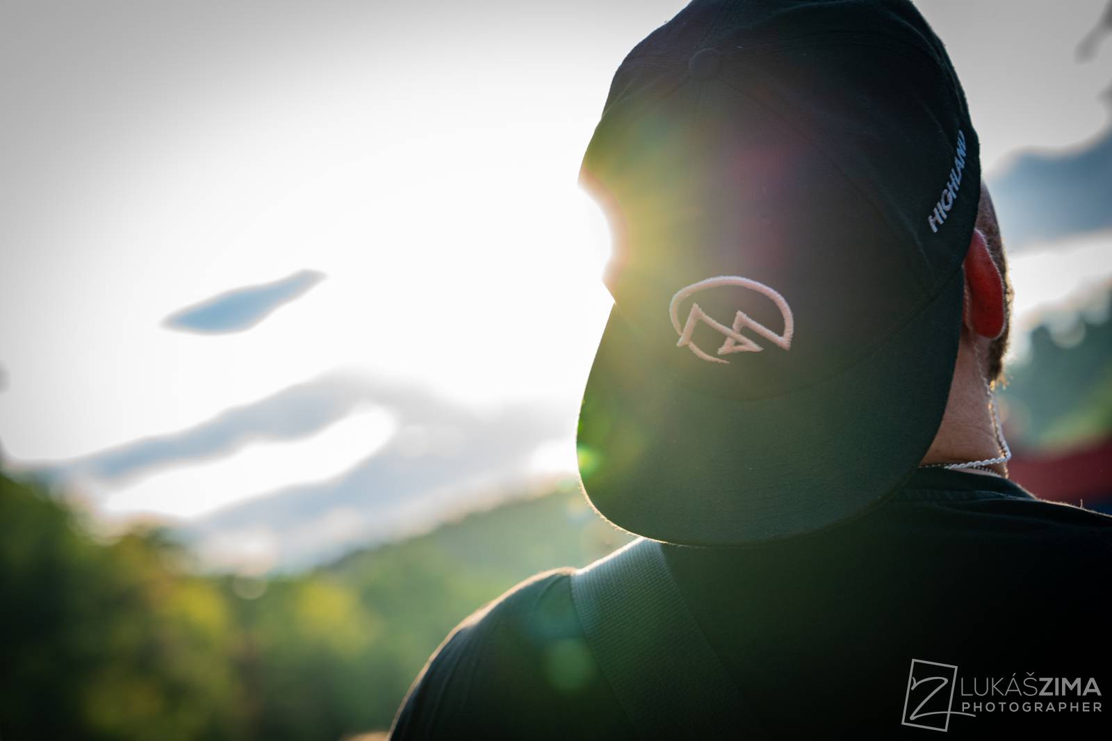 Highland se plavili po Brněnské přehradě, na lodi oslavili narozeniny frontmana