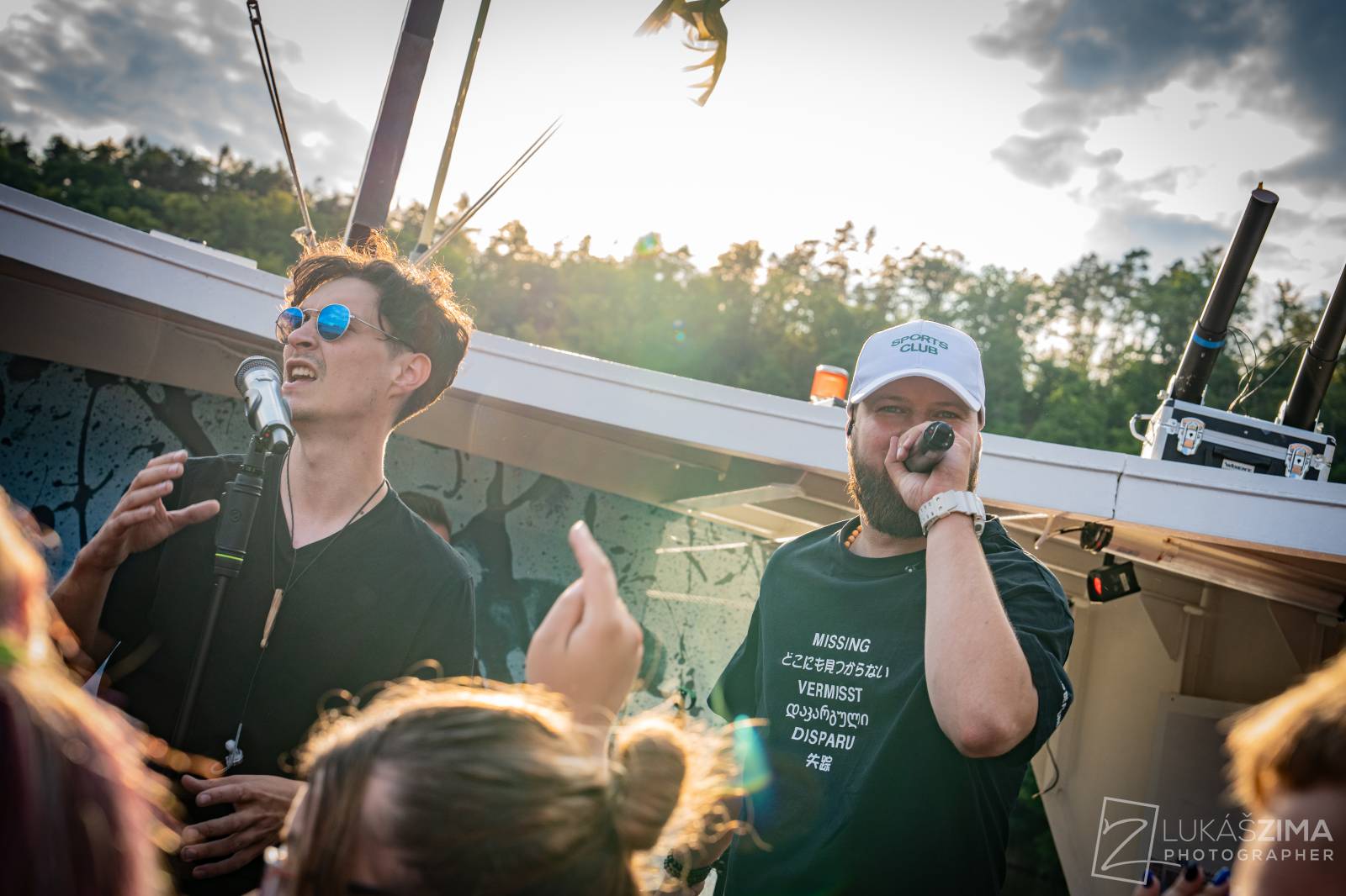 Highland se plavili po Brněnské přehradě, na lodi oslavili narozeniny frontmana